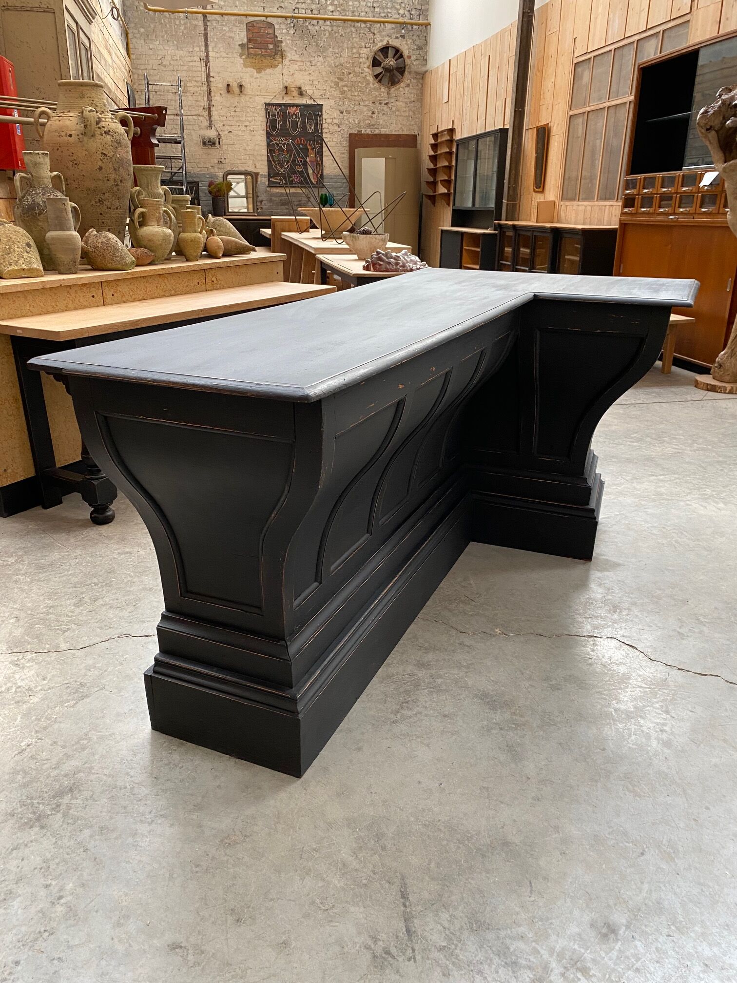 XXth middle corner counter