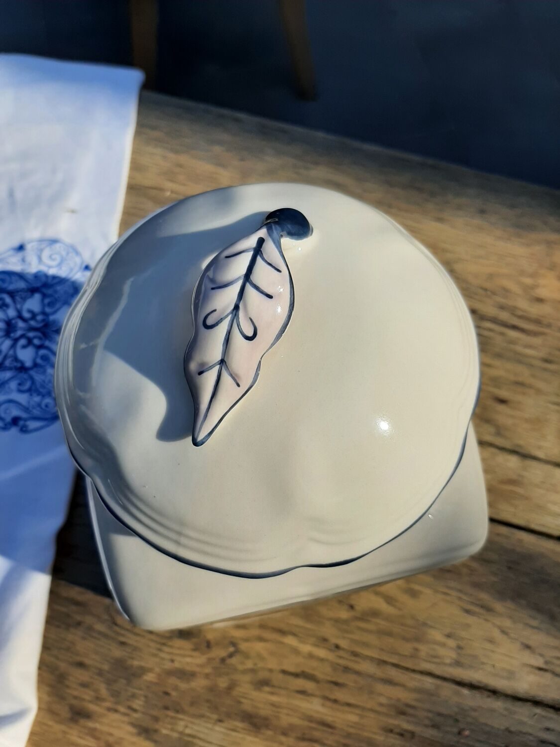 Luxembourg Villeroy and Boch pot