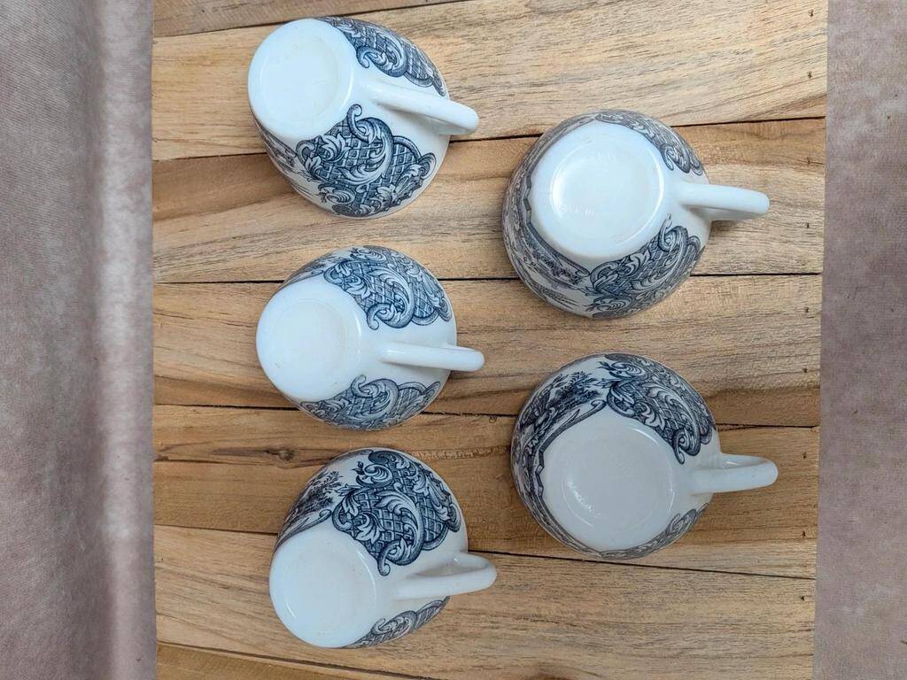 Set of 5 vintage Rivanel mugs