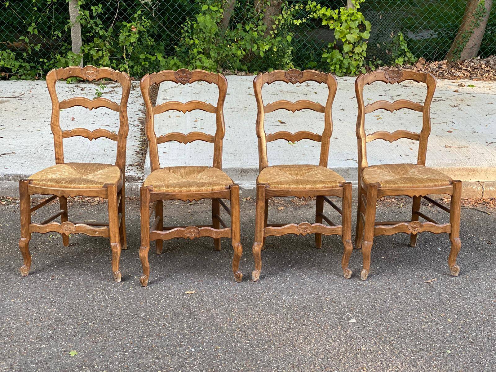 4 Louis XV chairs in solid blond oak and straw wood with shell sculptures