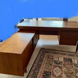 Desk with return