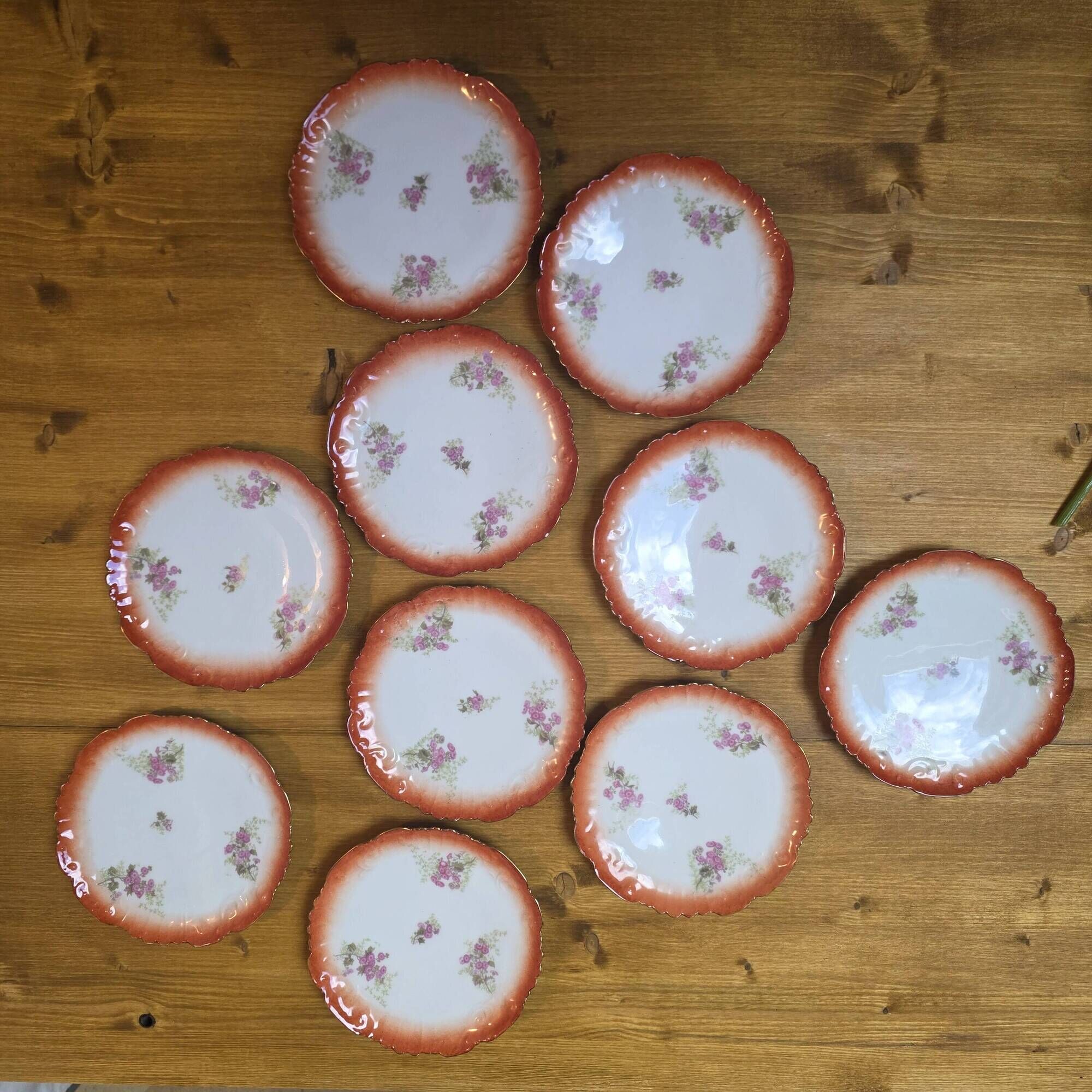 10 scalloped plates in French porcelain