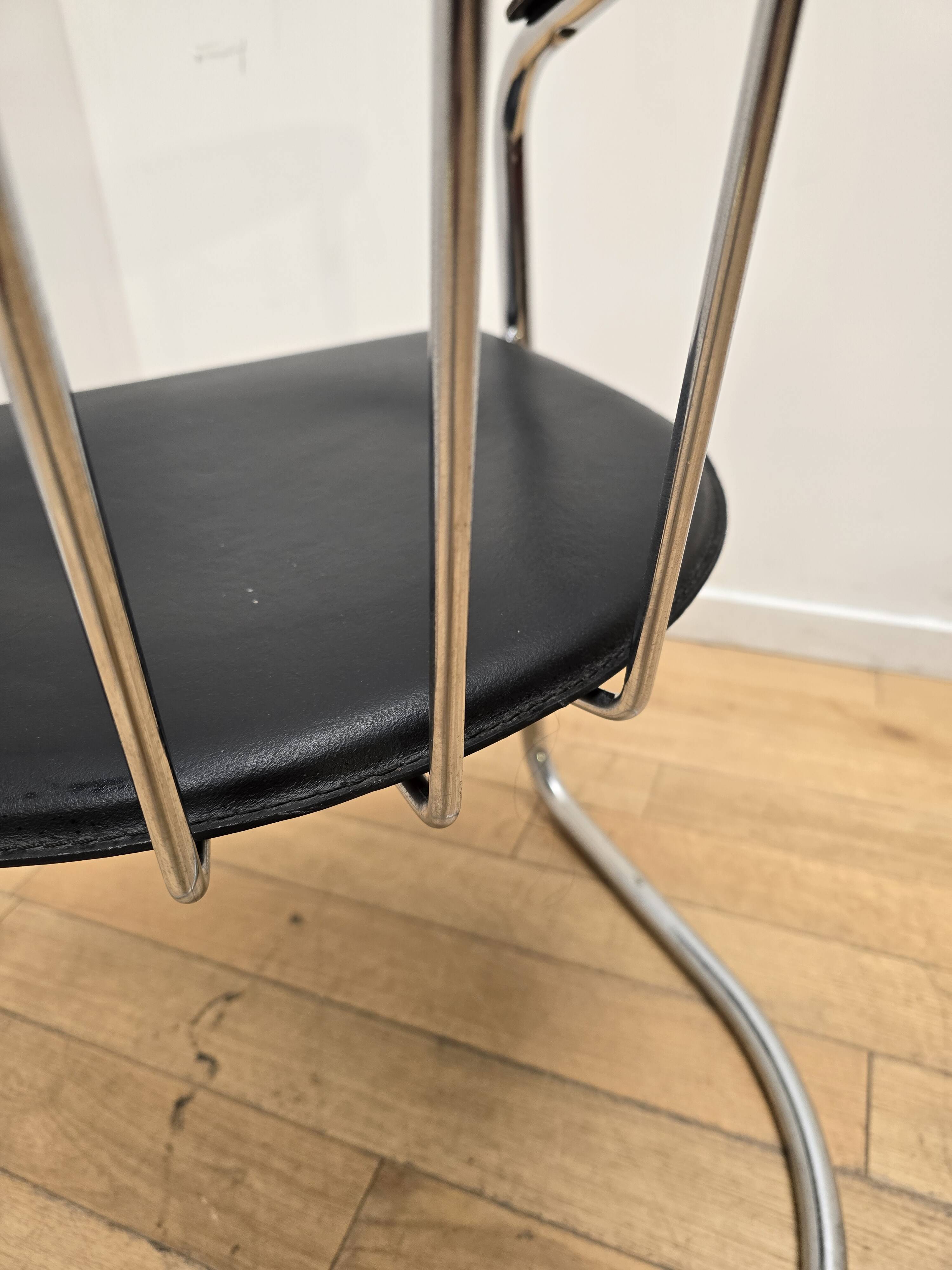 Set of 6 designer chairs from Italy.