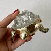 Pique fleur vintage tortue