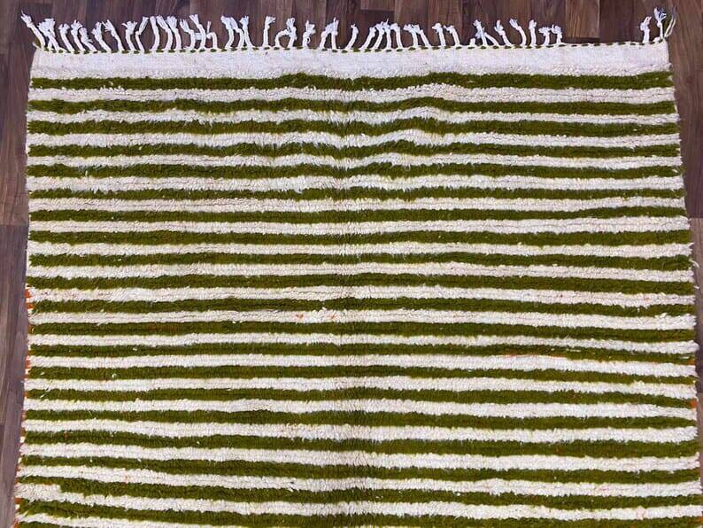 Handcrafted Berber rug in pure natural wool, size 150 x 250 cm