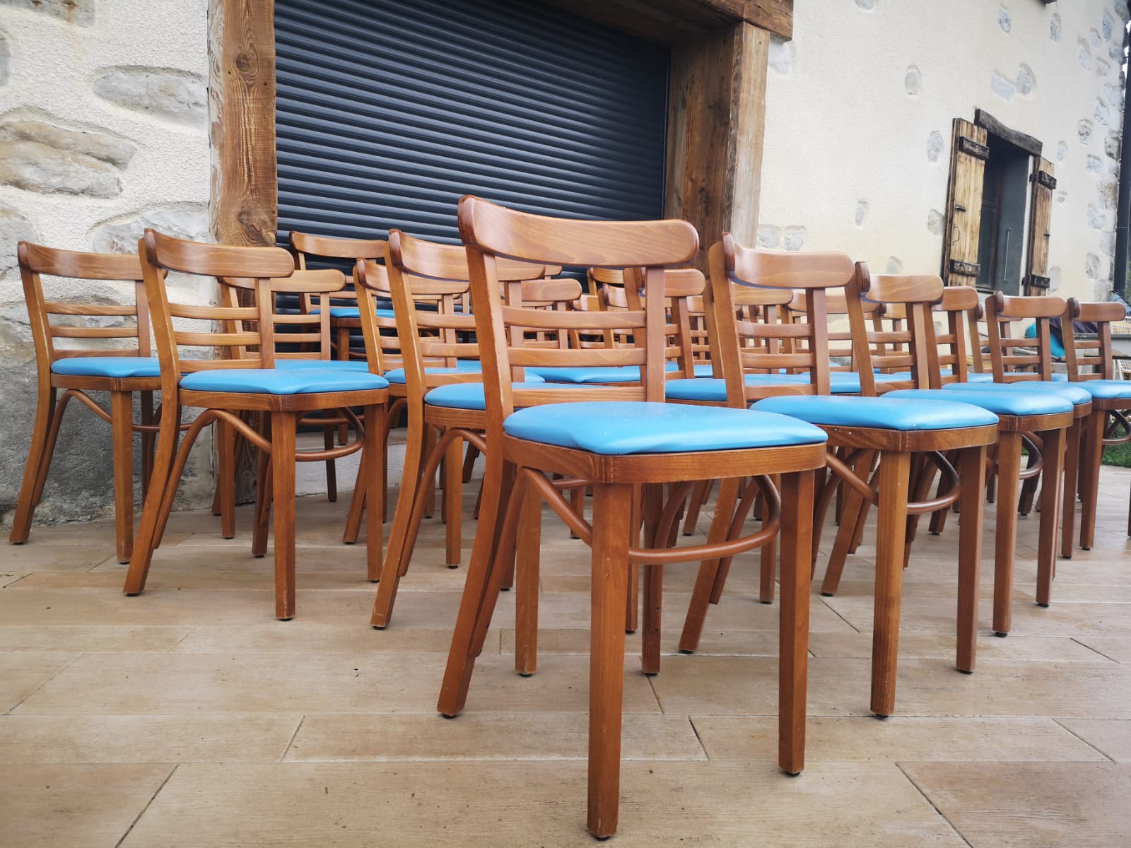 Lot de 24 chaises de bistrot restaurant vintage