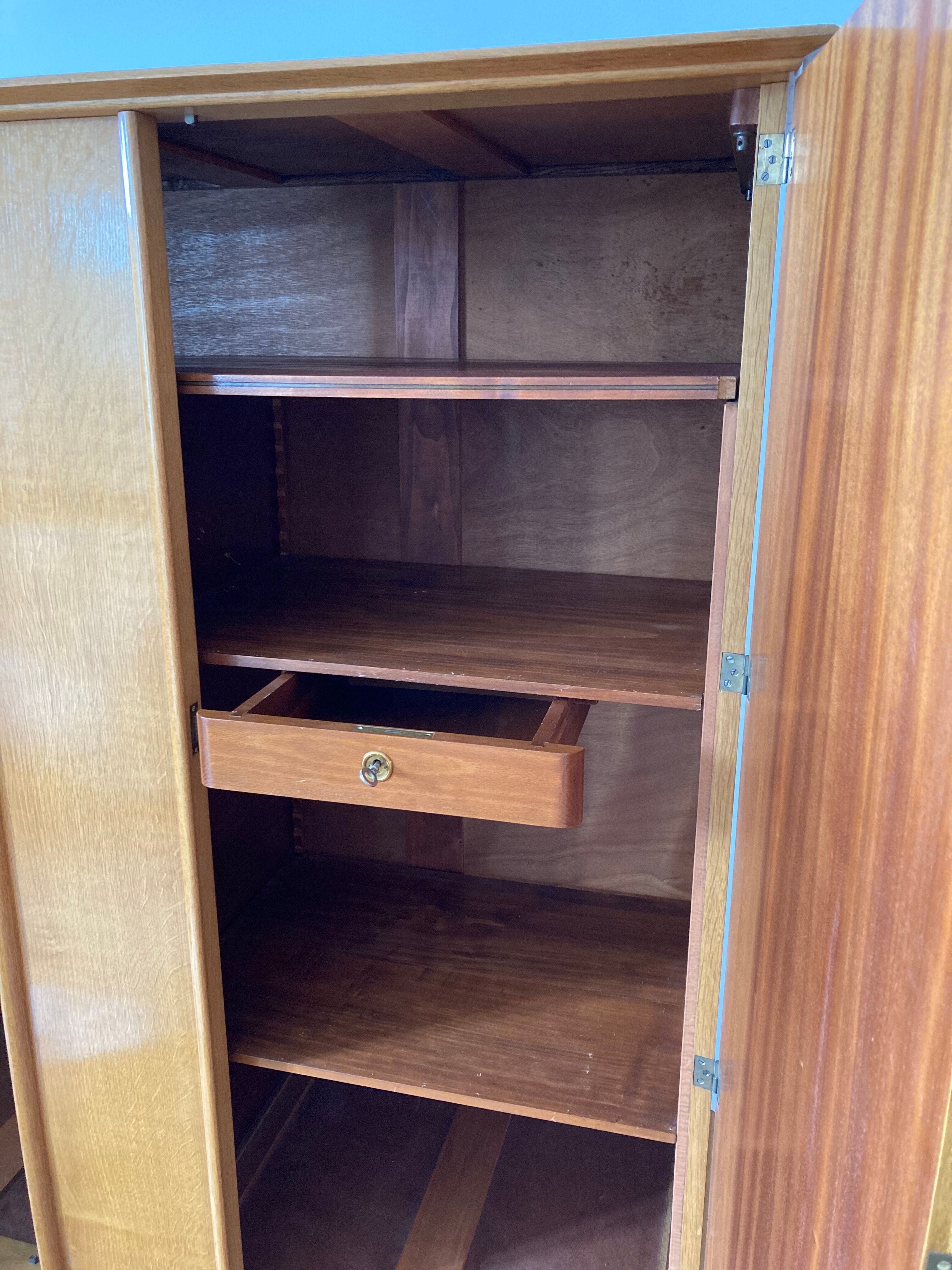 Compass foot cabinet