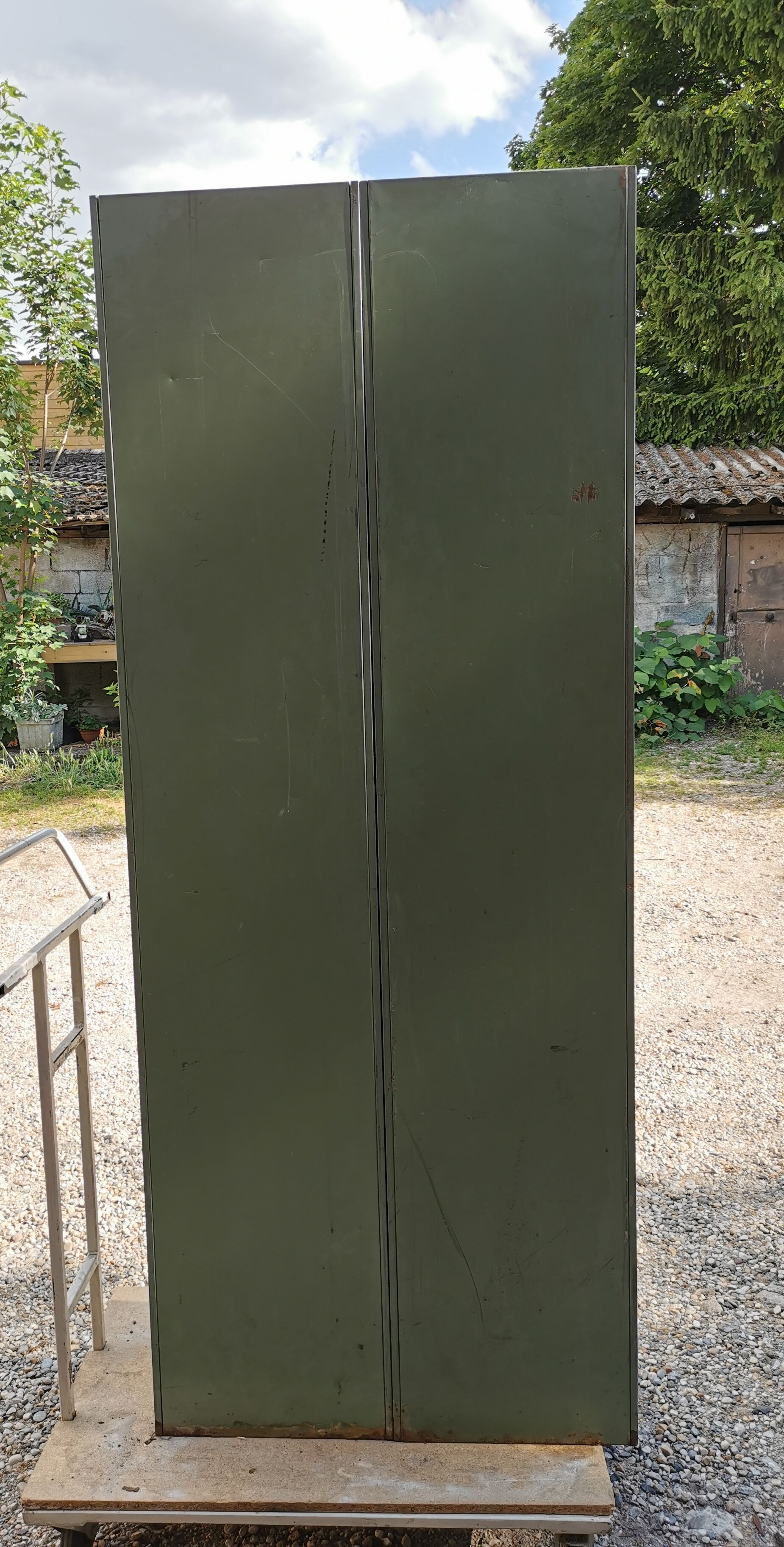 Metal flap cabinet