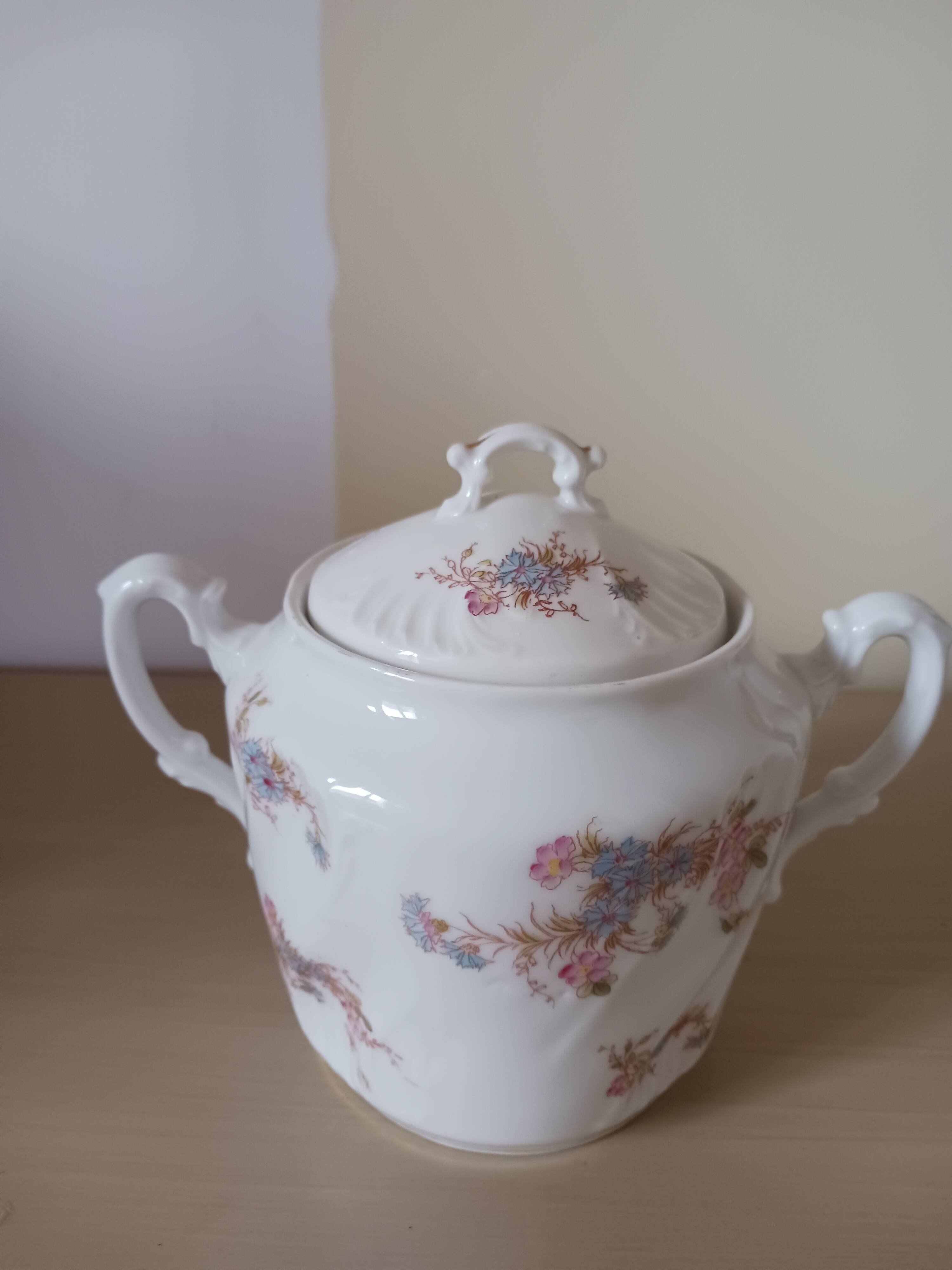 Antique porcelain sugar bowl, late 19th century.