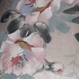 Ancient Boïte for egg-shaped treats in hand-painted silk