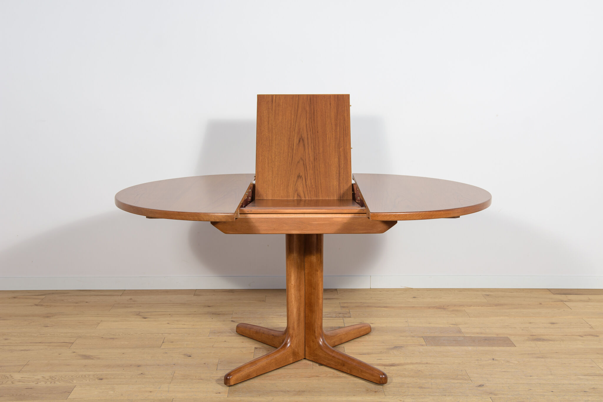 Table à manger ronde extensible en teck des années 1950, Royaume-Uni