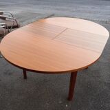 Table scandinave