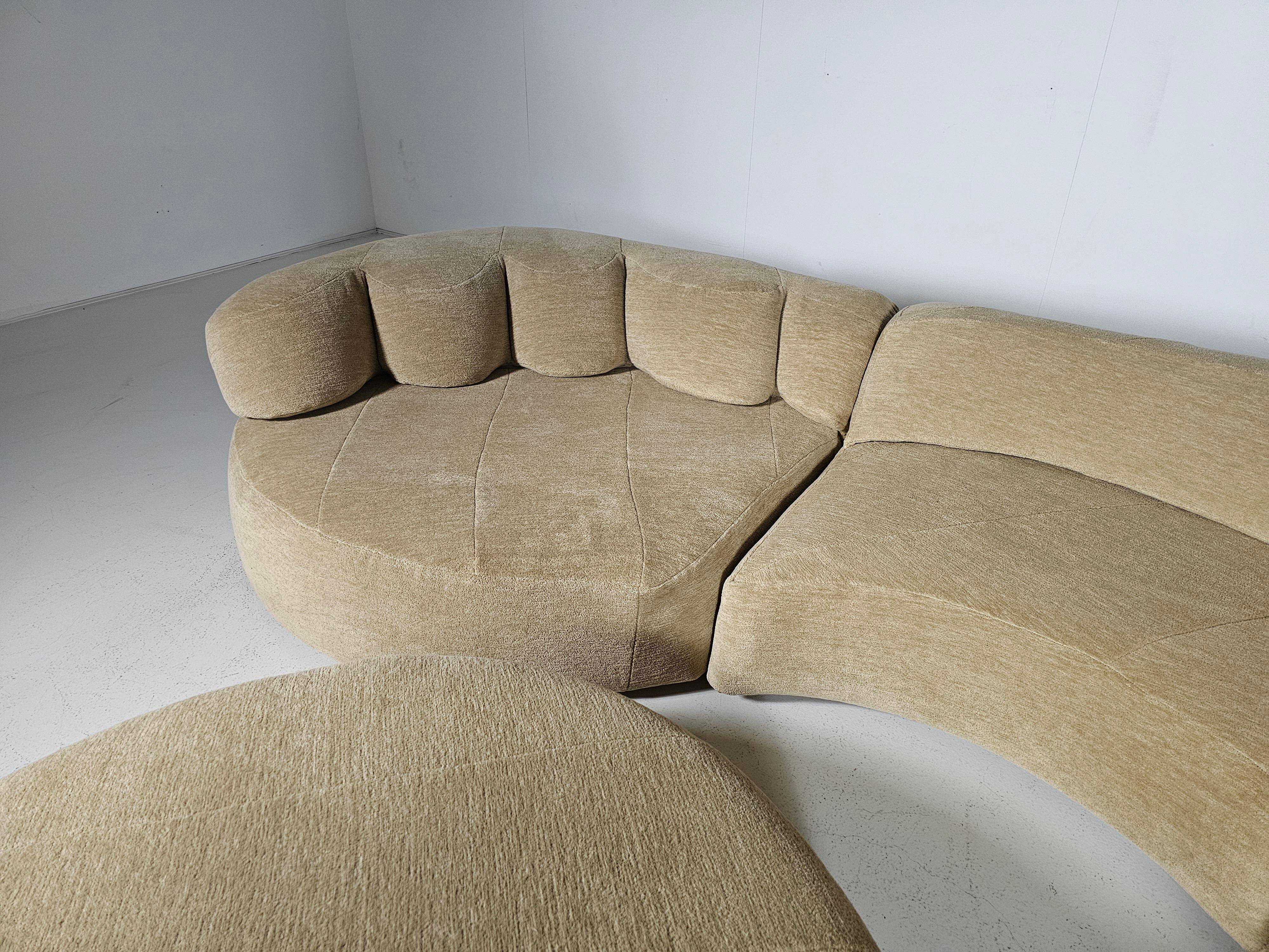 Modular 'Landscape' canapé in beige chenille by Hans Hopfer for Roche Bobois, 1970