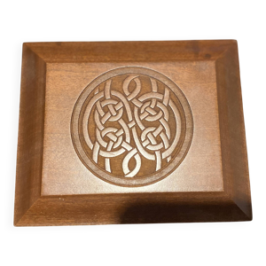 Boîte en bois sculpté - artisanat