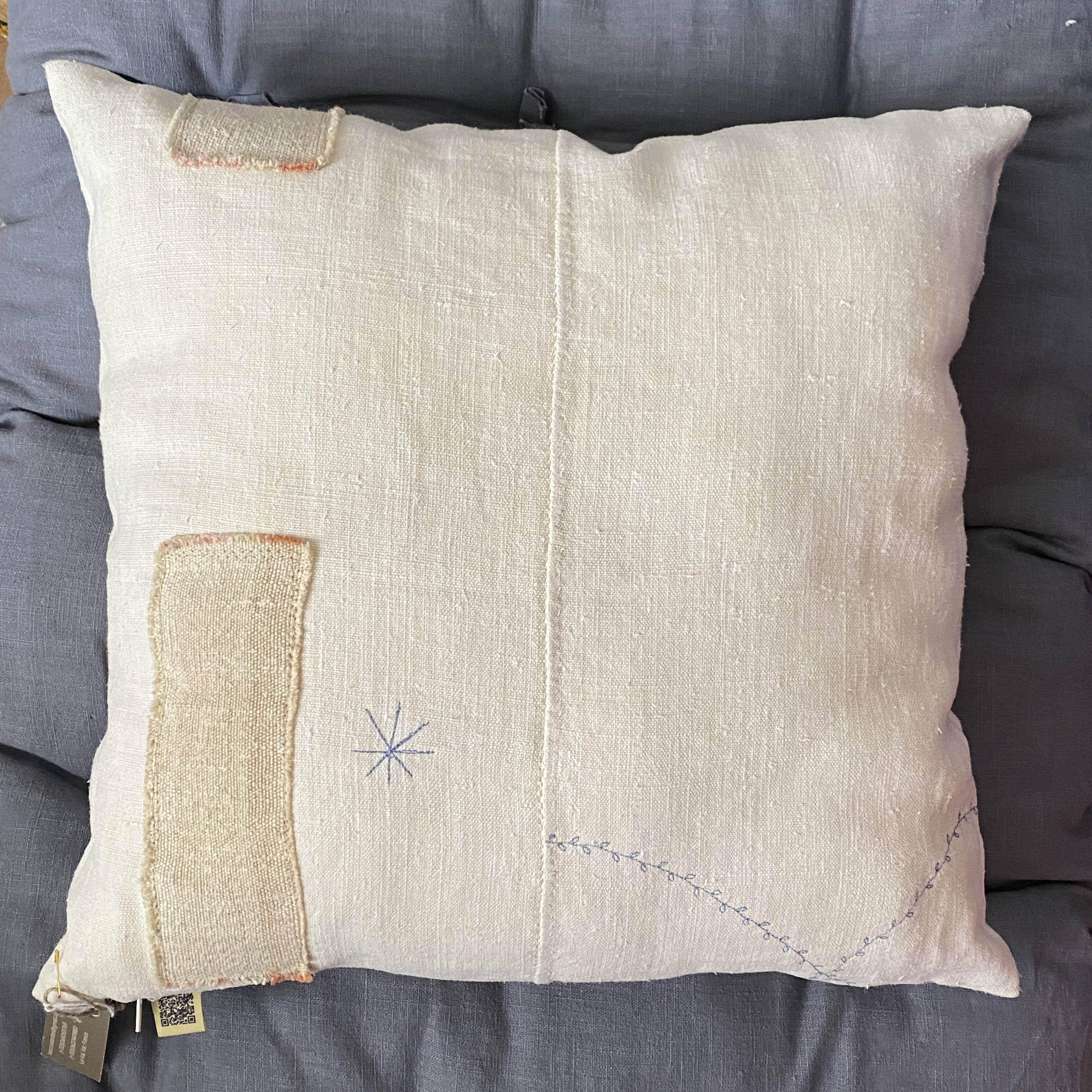 Cushion in old canvas Kilim style