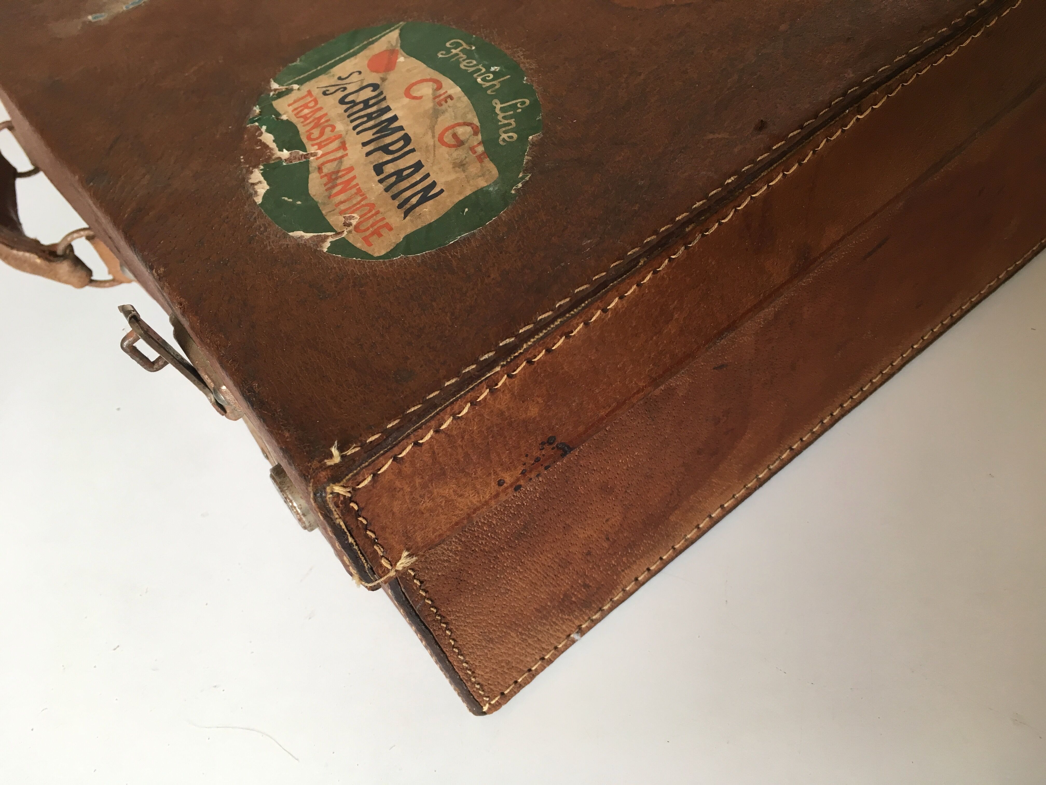 Suitcase of leather with labels of palaces