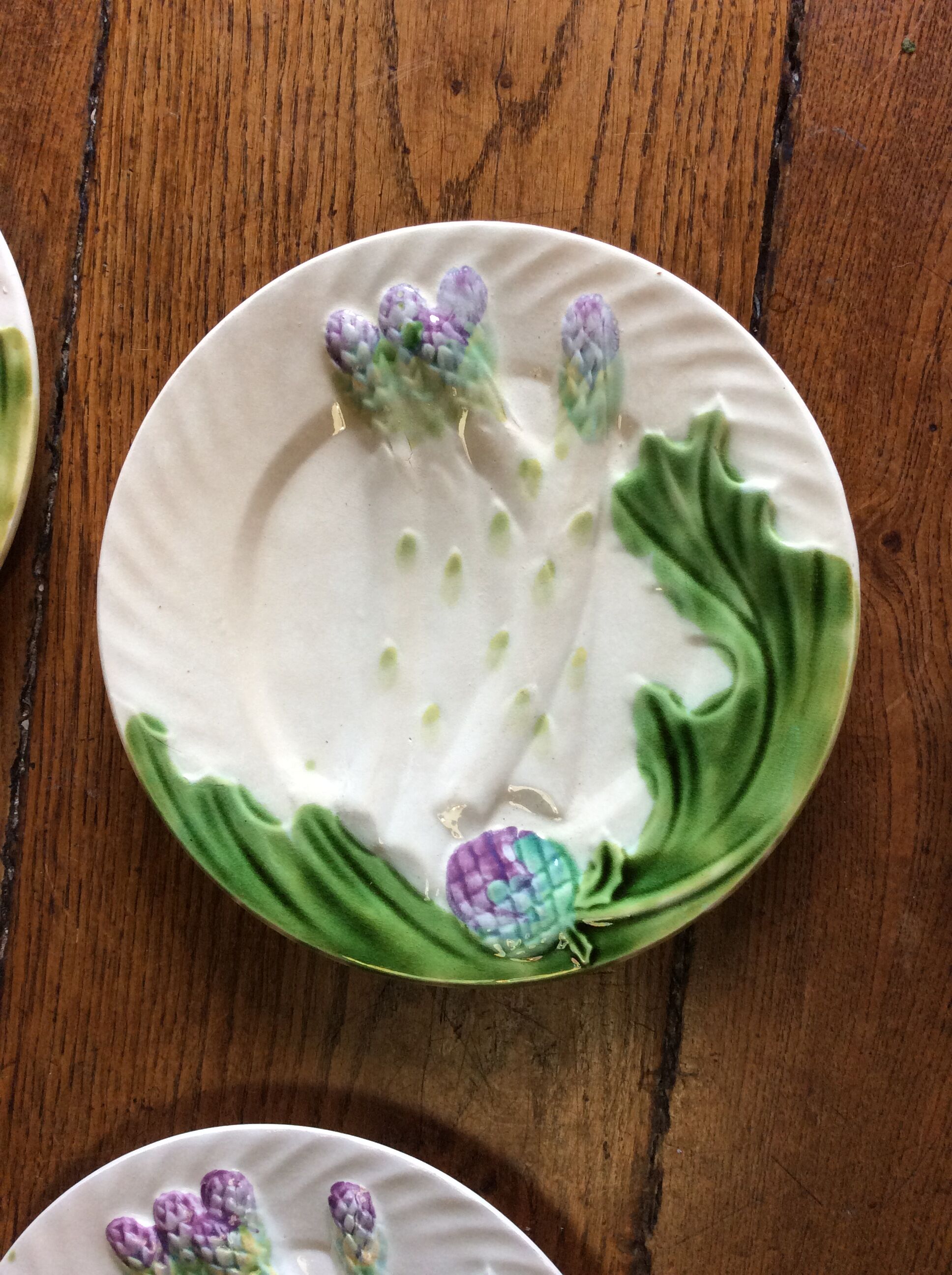 6 plates of asparagus artichokes in slurry, salines