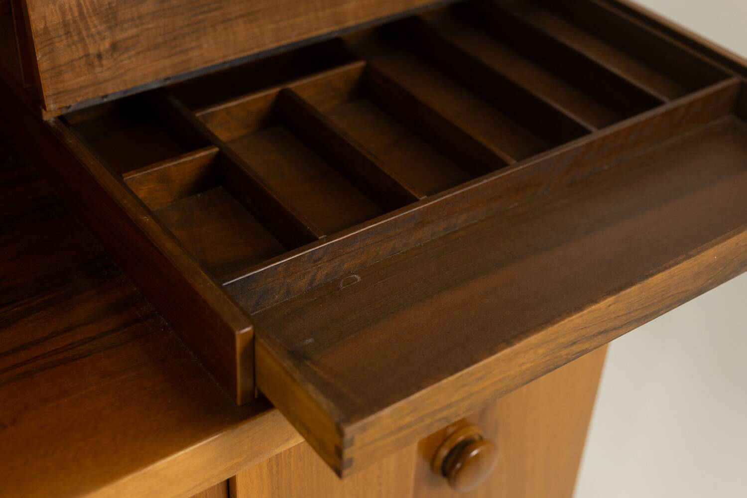 Silvio Coppola, for Bernini. Walnut enfilade with gradin. 1960s.