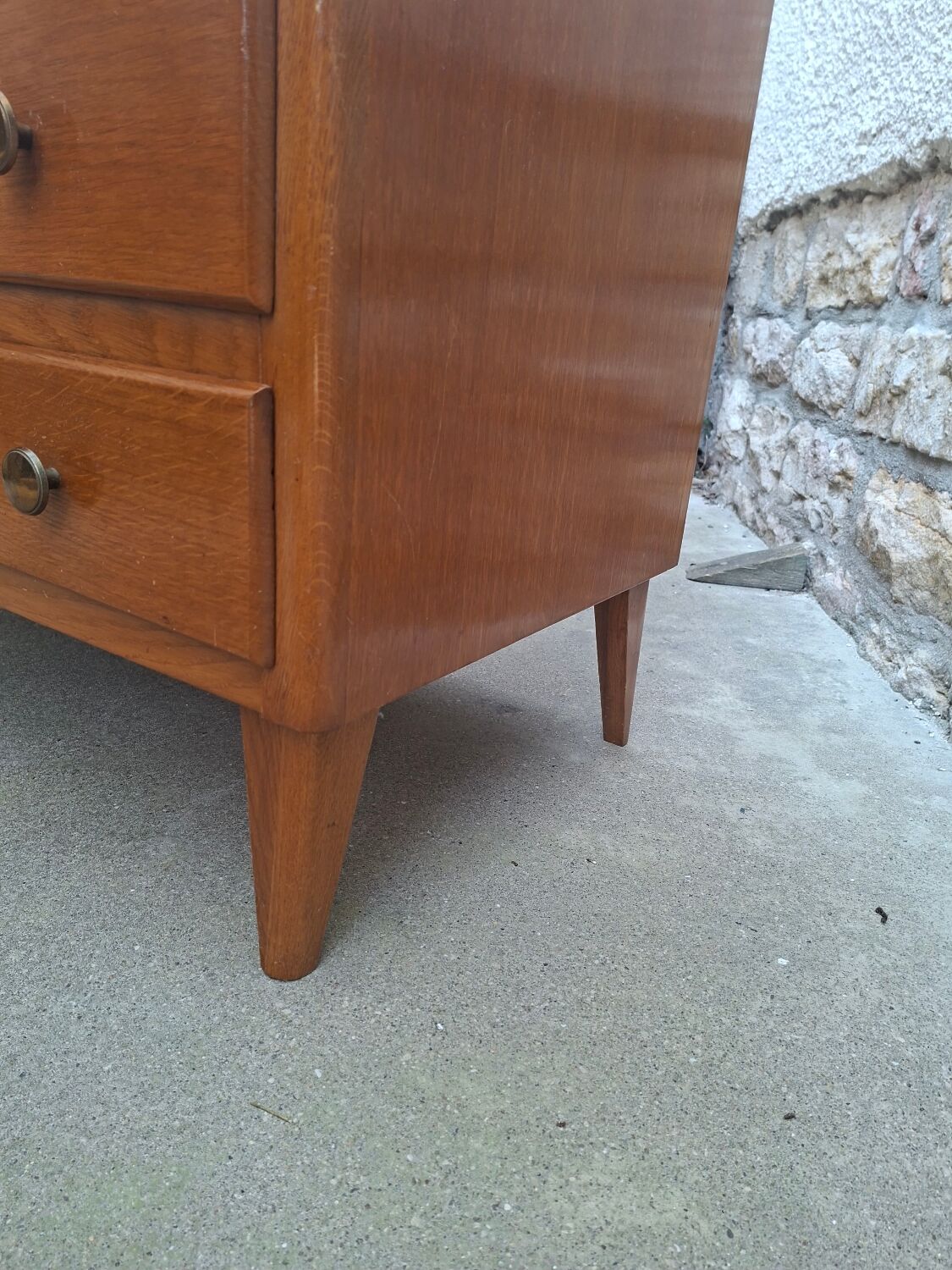 Vintage chest of drawers with tapered legs, 1950s design, 4 drawers.