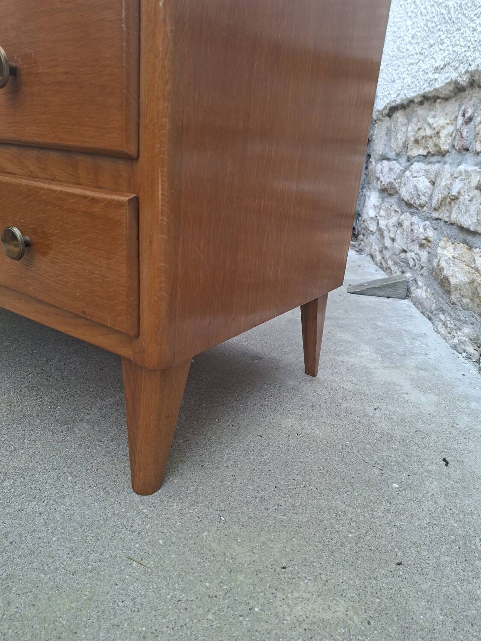 Vintage chest of drawers with tapered legs, 1950s design, 4 drawers.