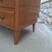 Vintage chest of drawers with tapered legs, 1950s design, 4 drawers.