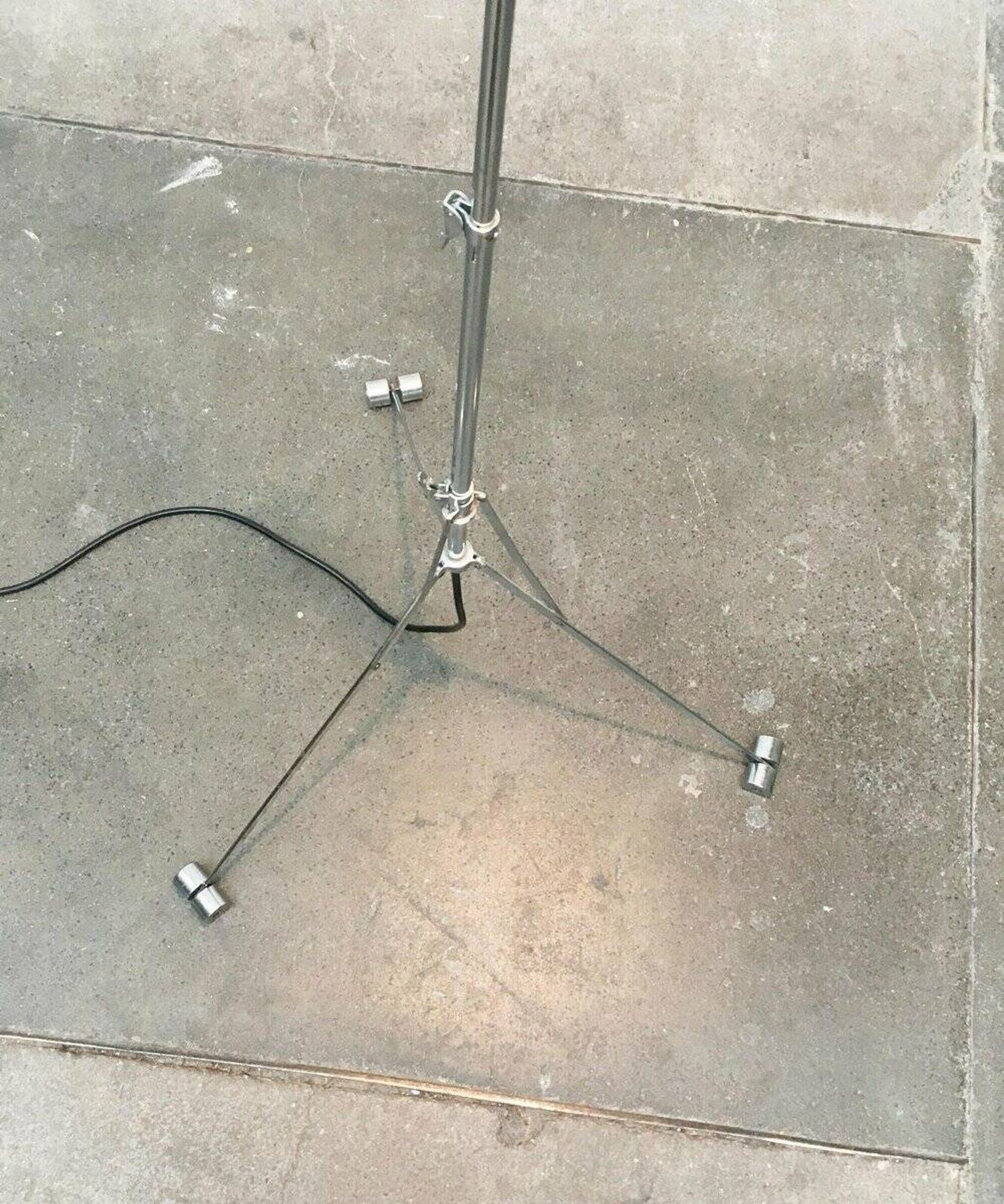 Italian vintage lamp Sintesi Terra foldable on tripod by Ernesto Gismondi for Artemide, 1970s