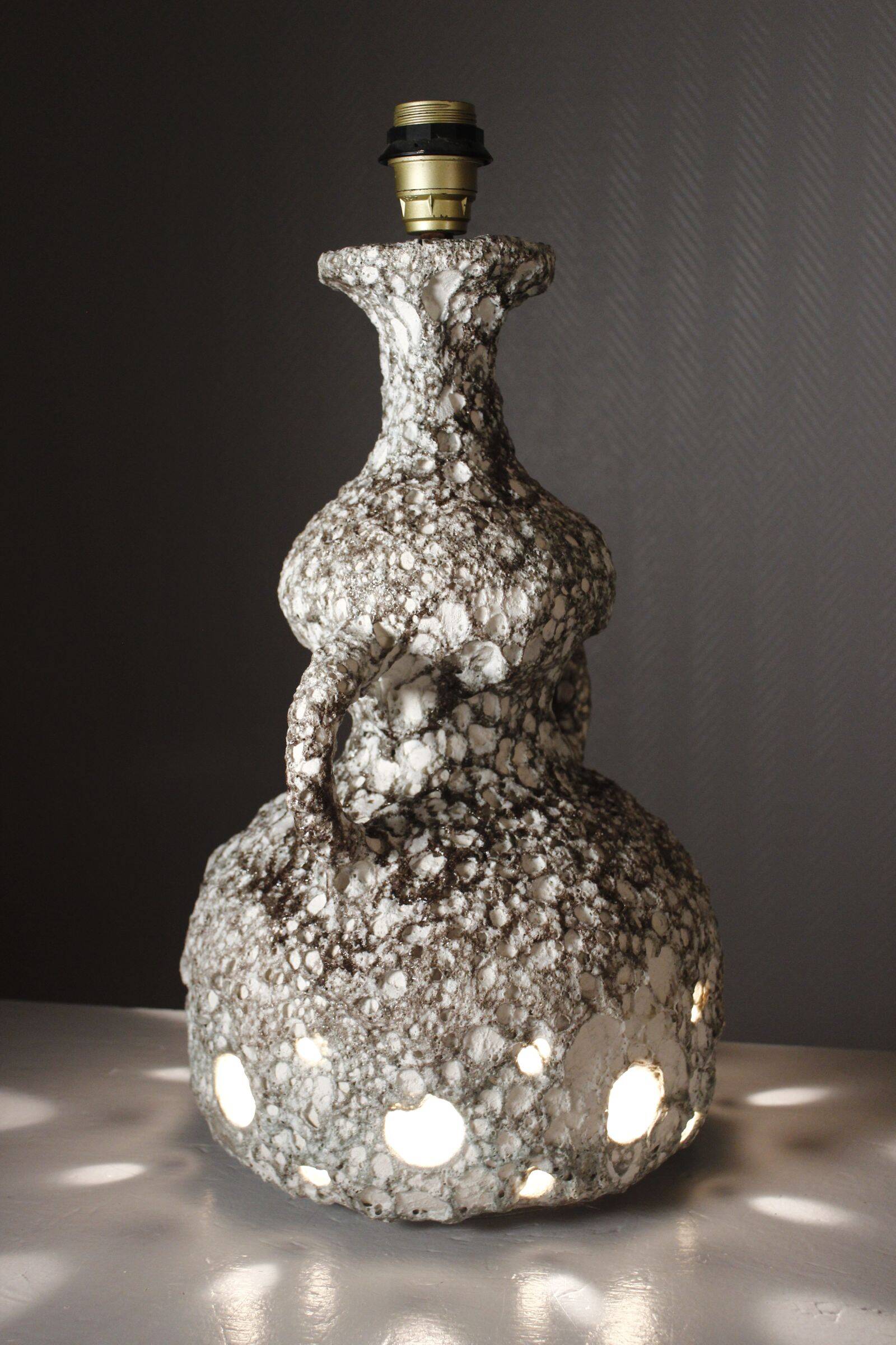 Large ceramic lamp base, fat lava, brutalist design, double lighting.