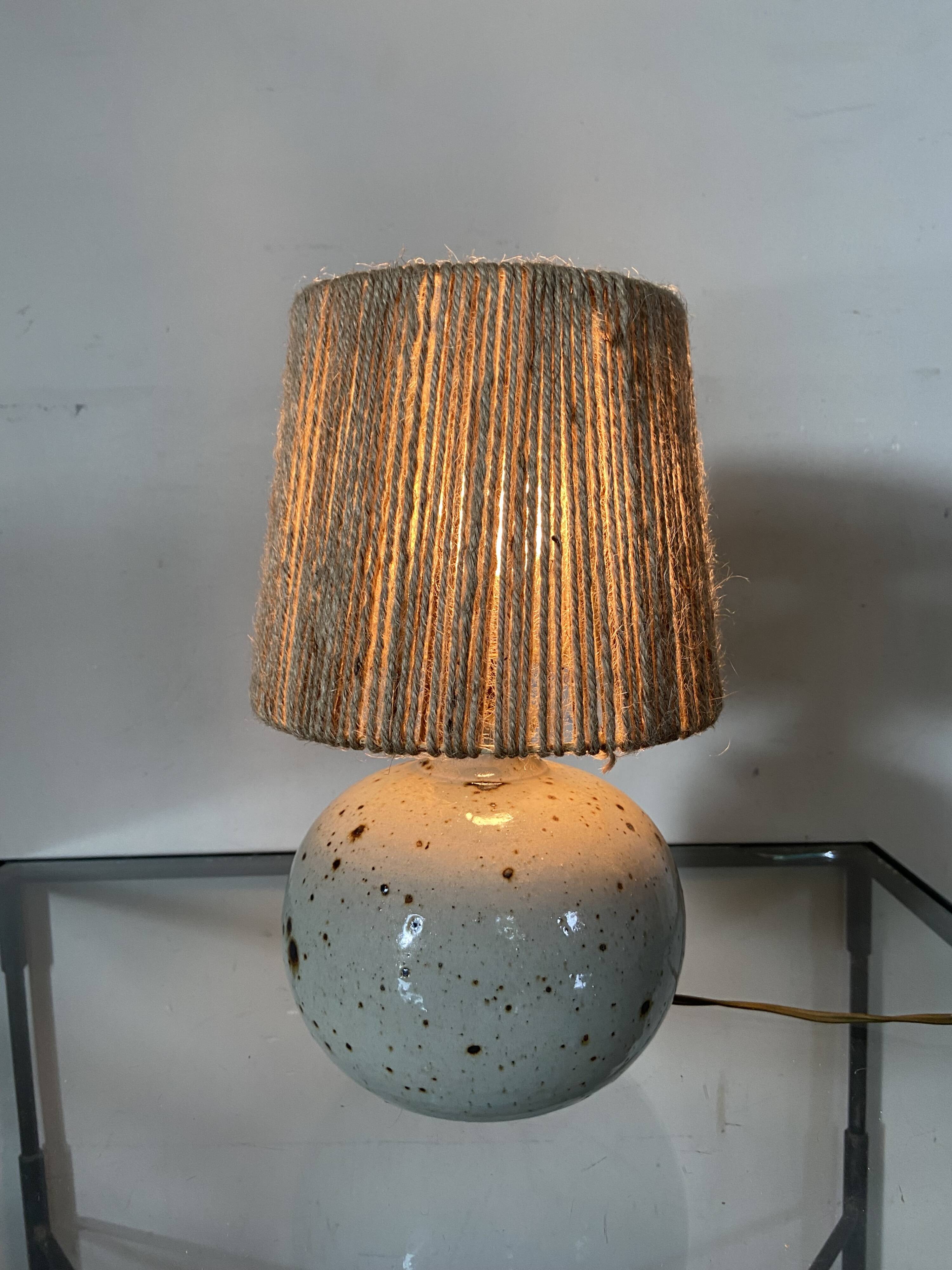 Vintage ball lamp in sandstone and rope lampshade