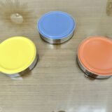 Set of 3 stackable ashtrays in colored melamine, chrome metal from the 70s