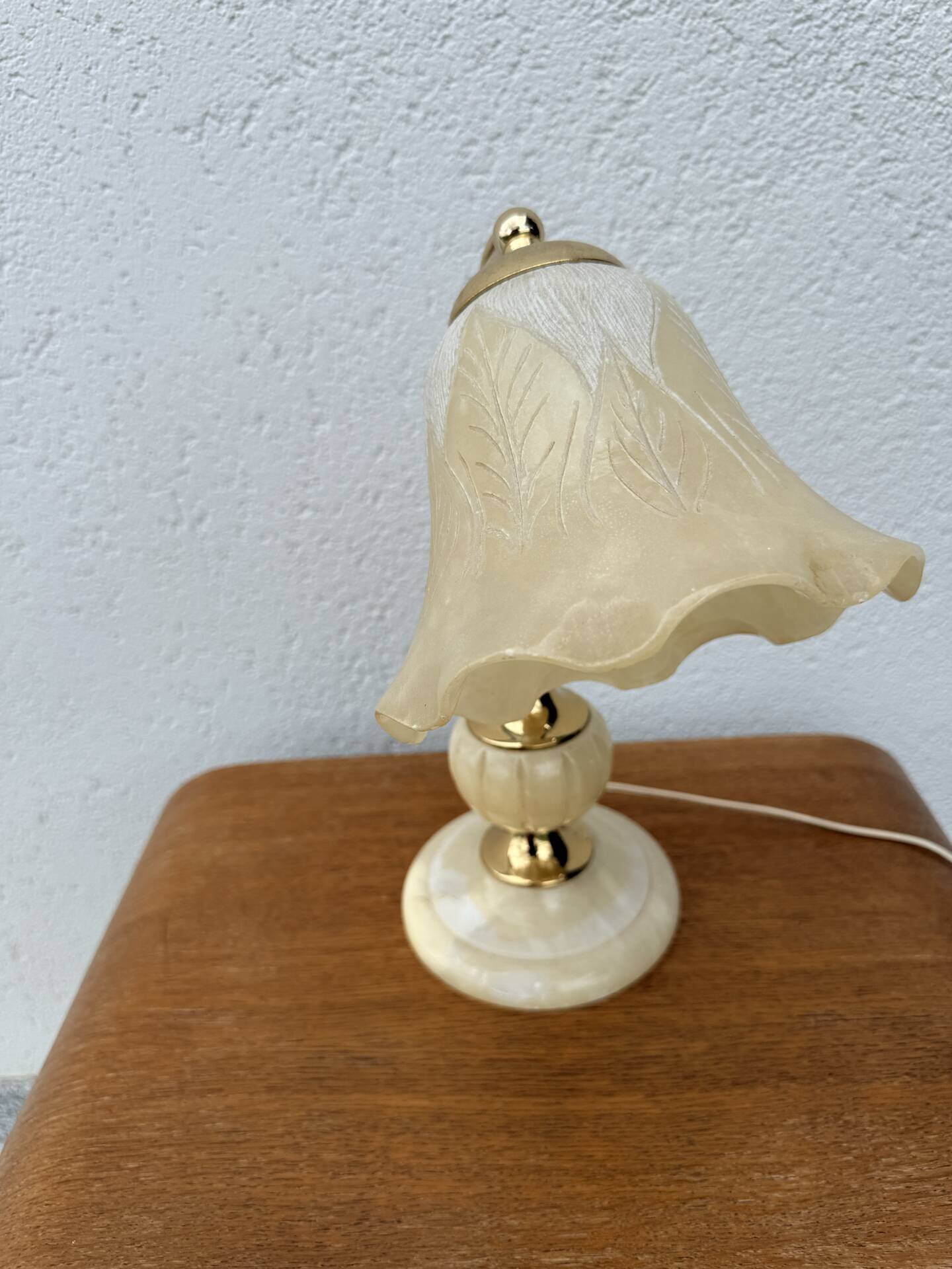 Vintage table lamp in alabaster and gilded brass, Spain.