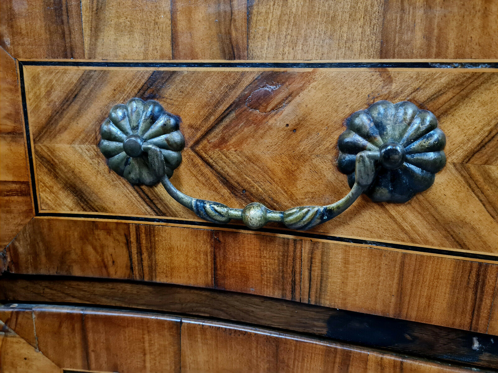 Curved chest of drawers Louis XV period in precious wood marquetry around 1750