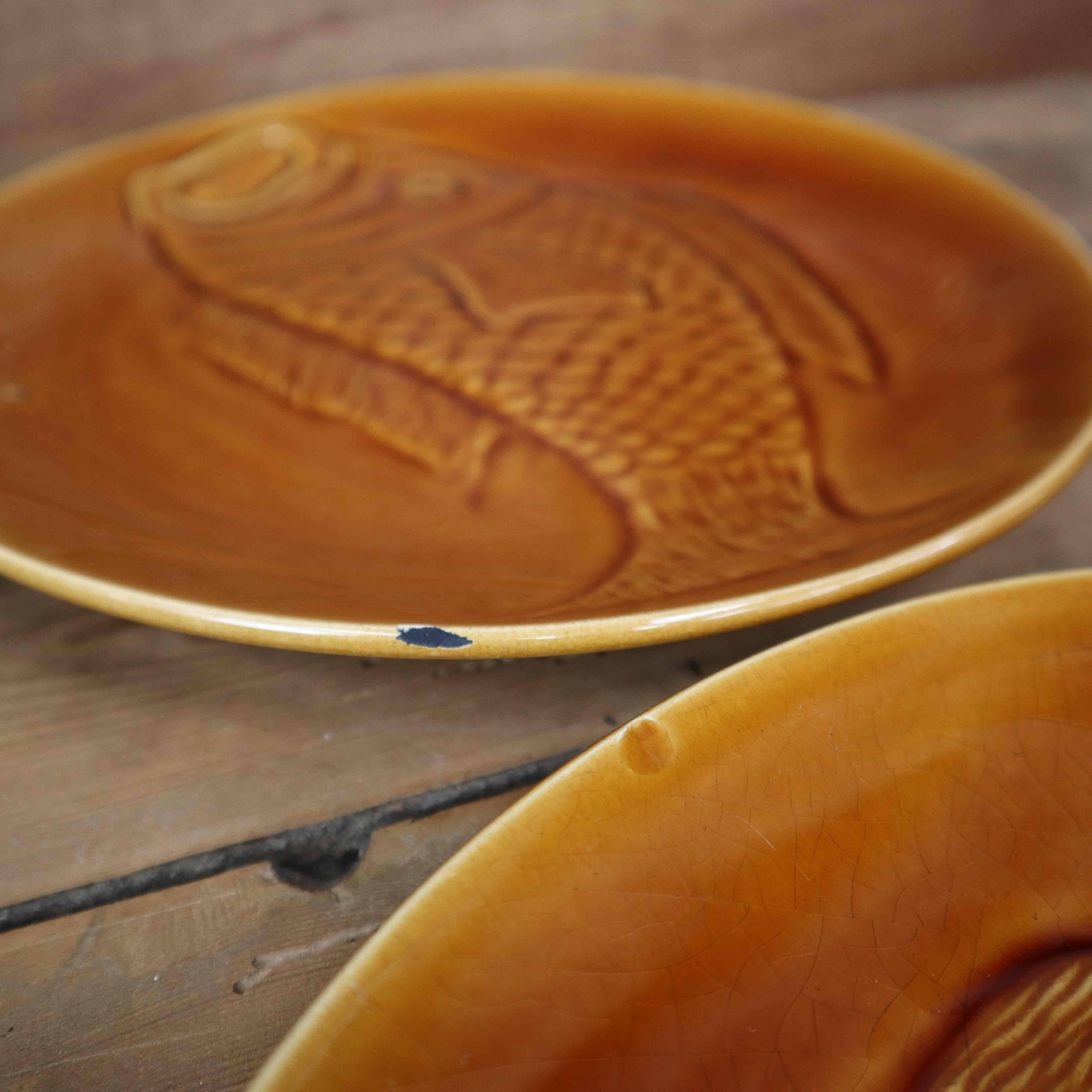 8 glazed flat plates with vintage fish decoration Saint Amand