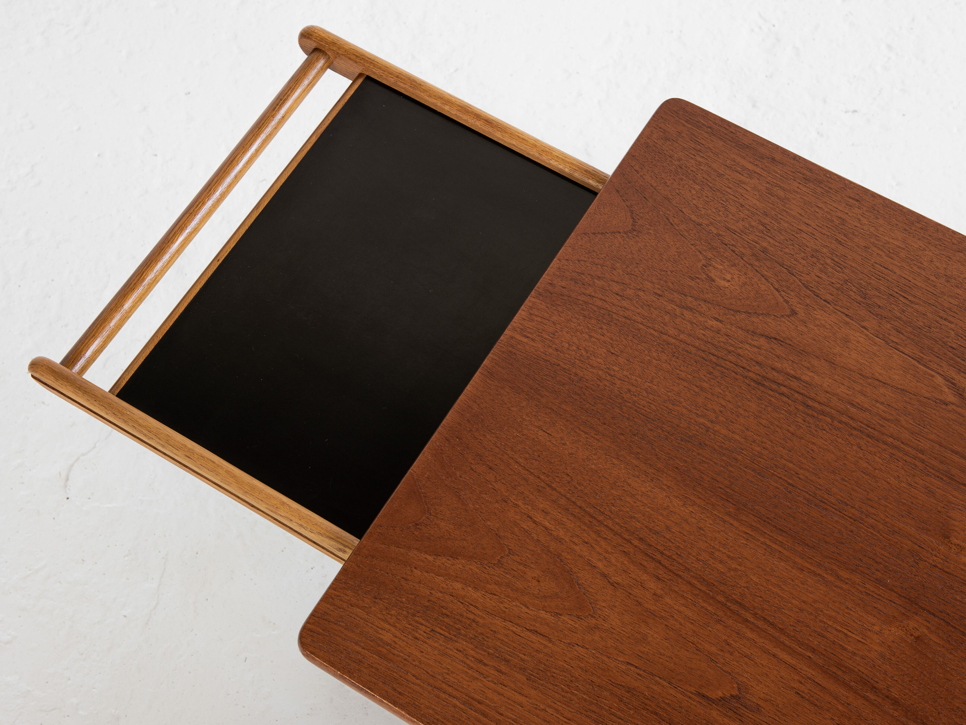 Midcentury Danish coffee table in oak and teak by Ejvind A. Johansson for FDB