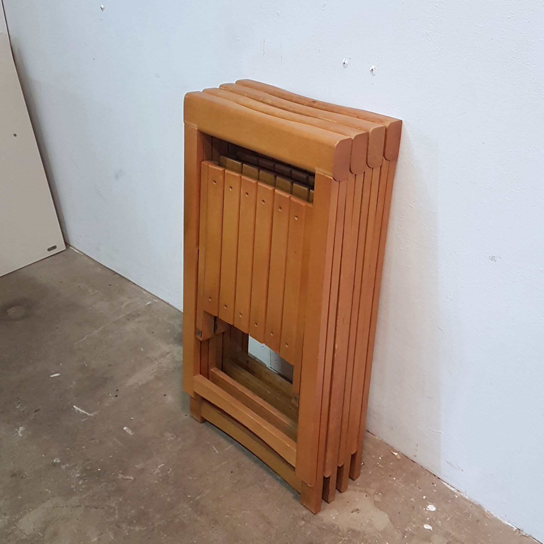 Set of 4 folding chairs