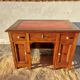 bureau enfant, ado, bois massif et cuir rouge