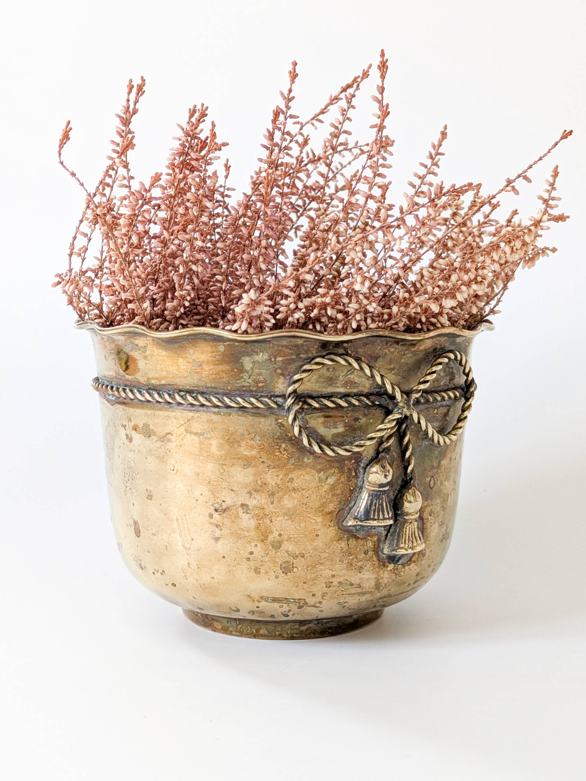 Cache-pot vintage en laiton bord ondulé corde nouée torsadée