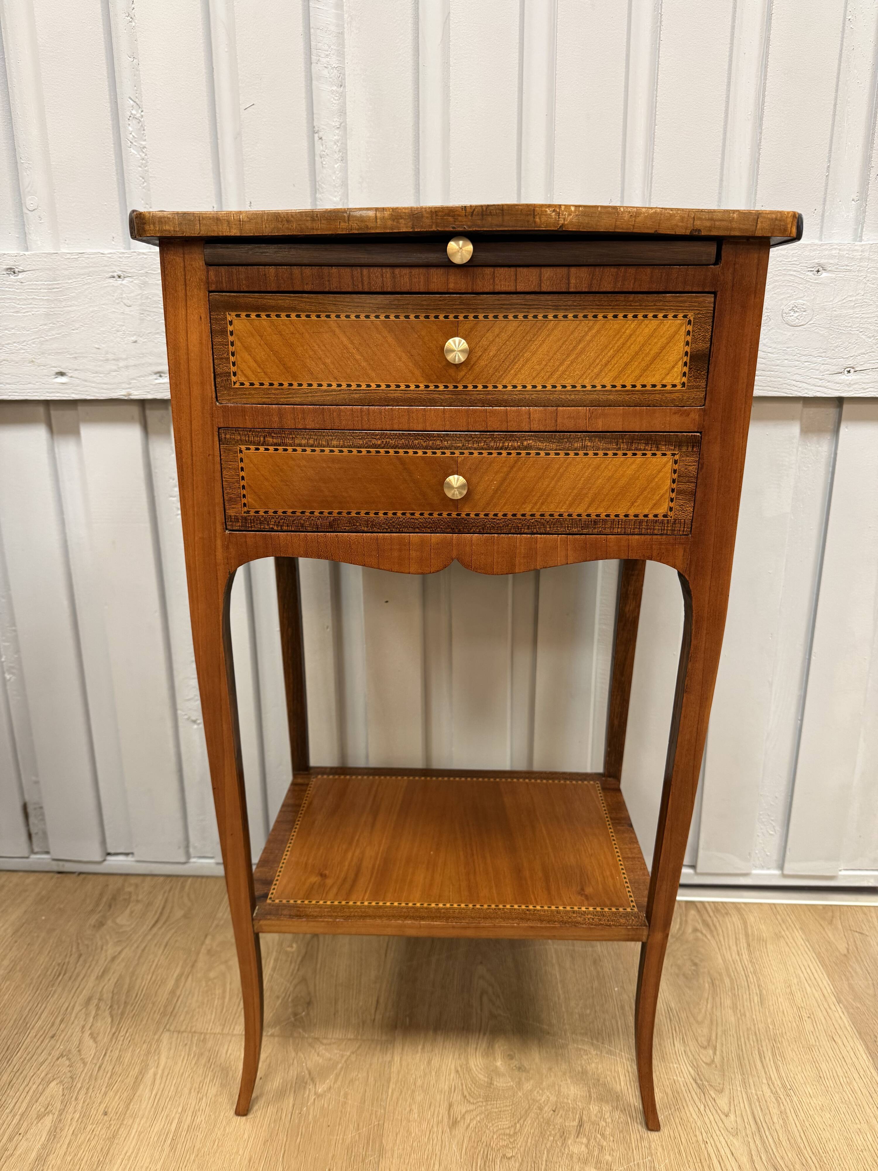 Petite table d appoint de style Louis XV