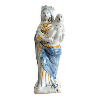Vierge d'accouchée couronnée XVIIIe en faïence de Nevers