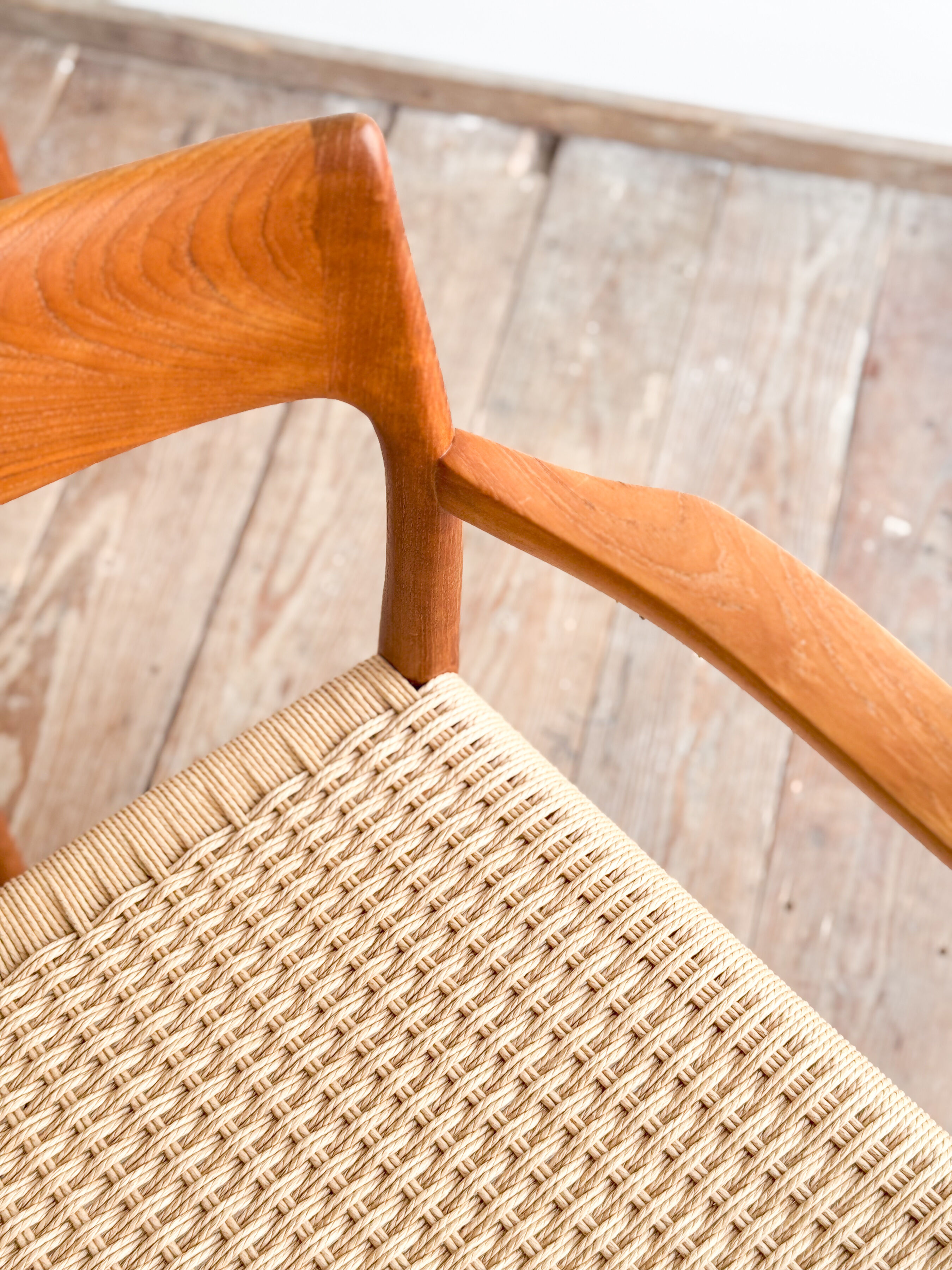 Paire de chaises de salle à manger modèle 57 par Niels O. Møller en teck