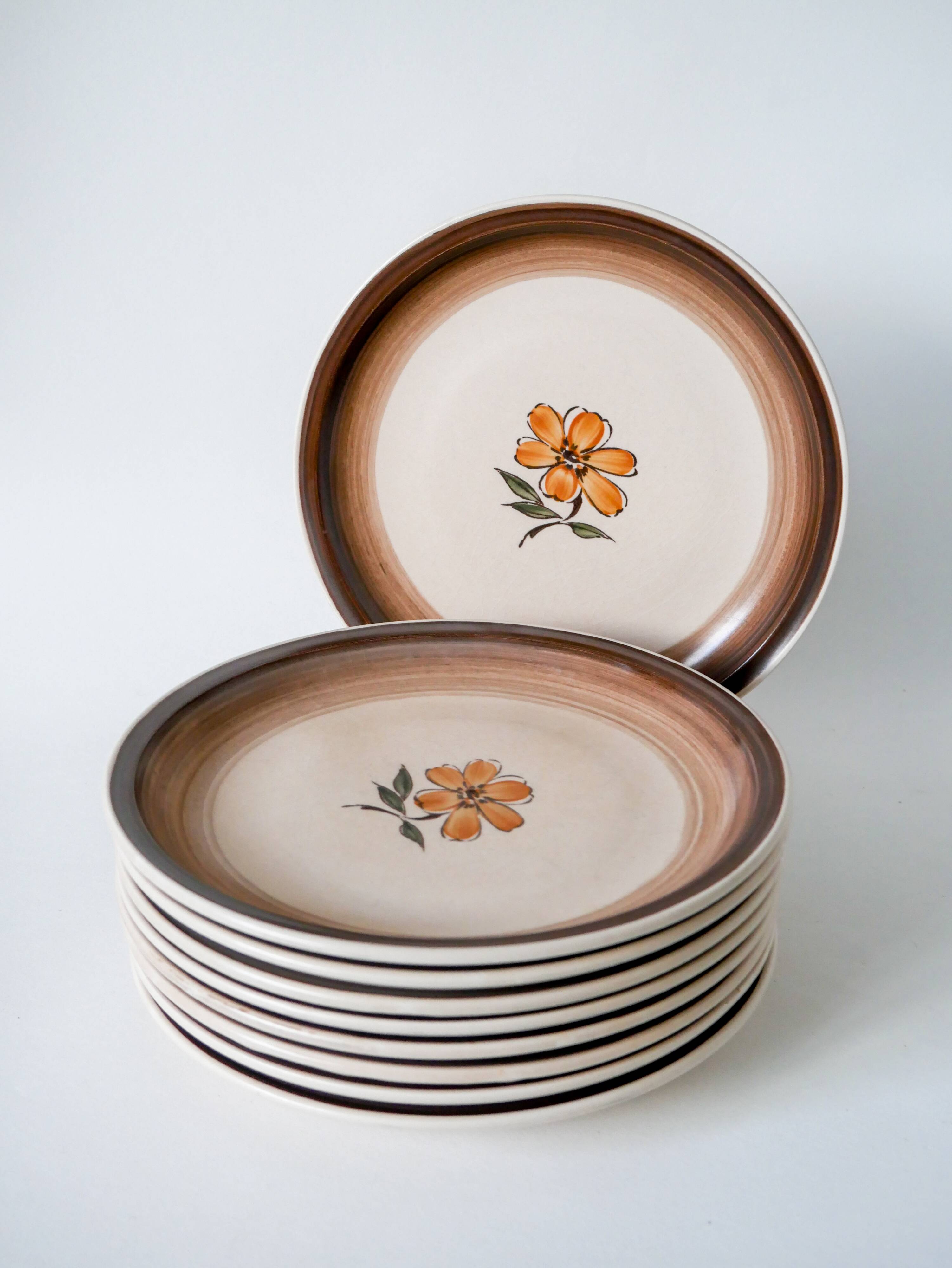 Set of 9 flat plates in Gien stoneware with flowers 1970