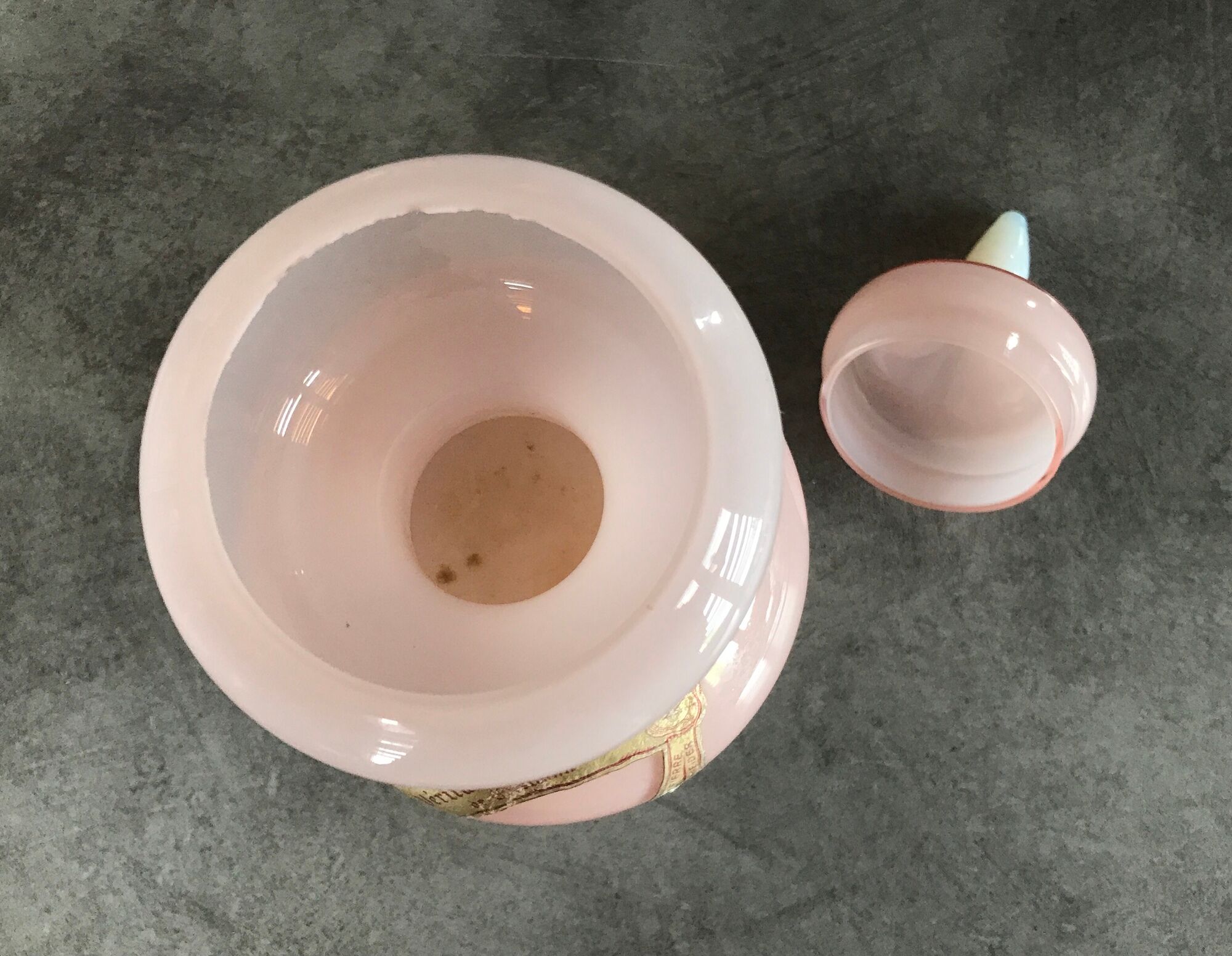 Old bonbonnière in opaline glass pink and white p. schneider 28 cm