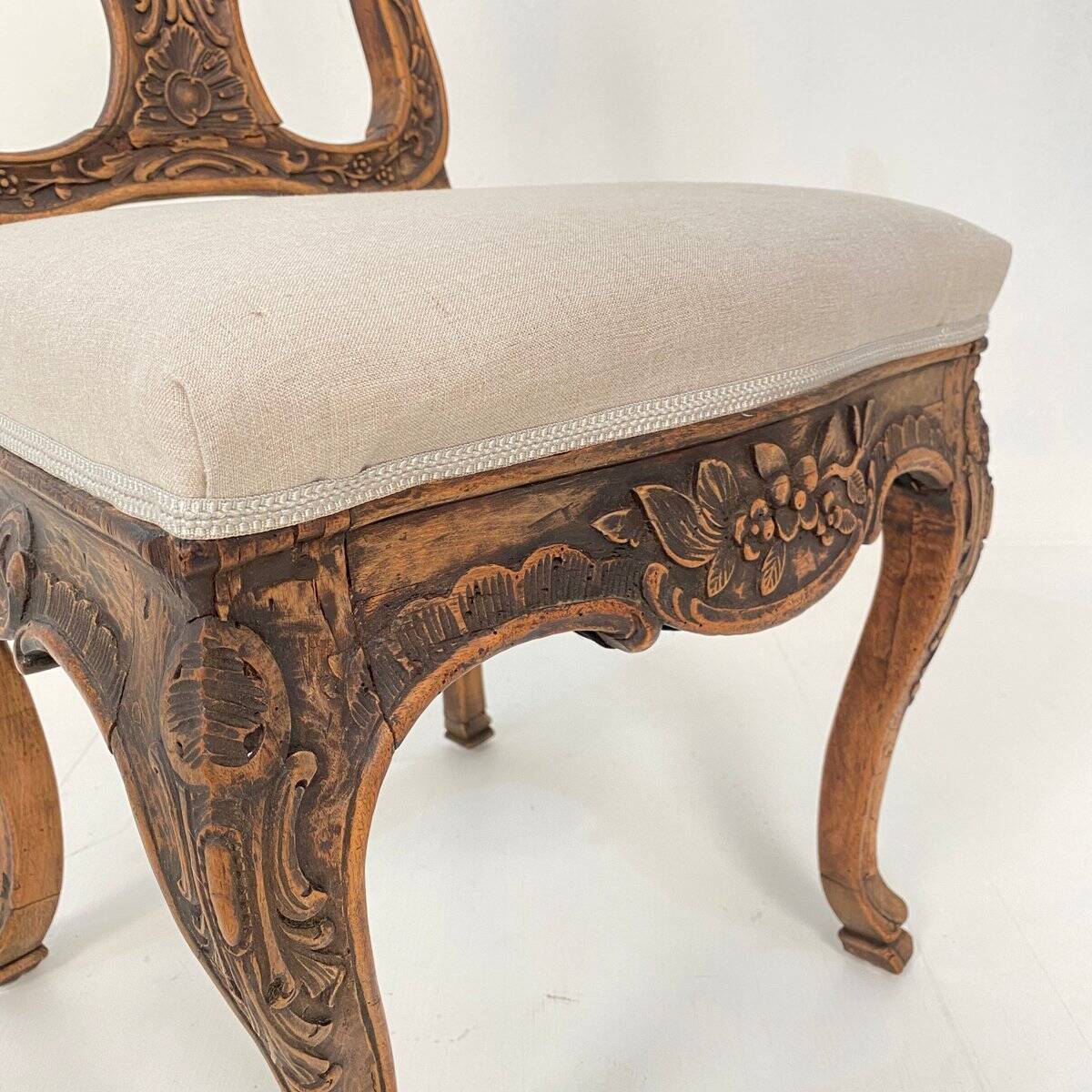 18th-Century German Baroque Chair in Carved Walnut, 1740s