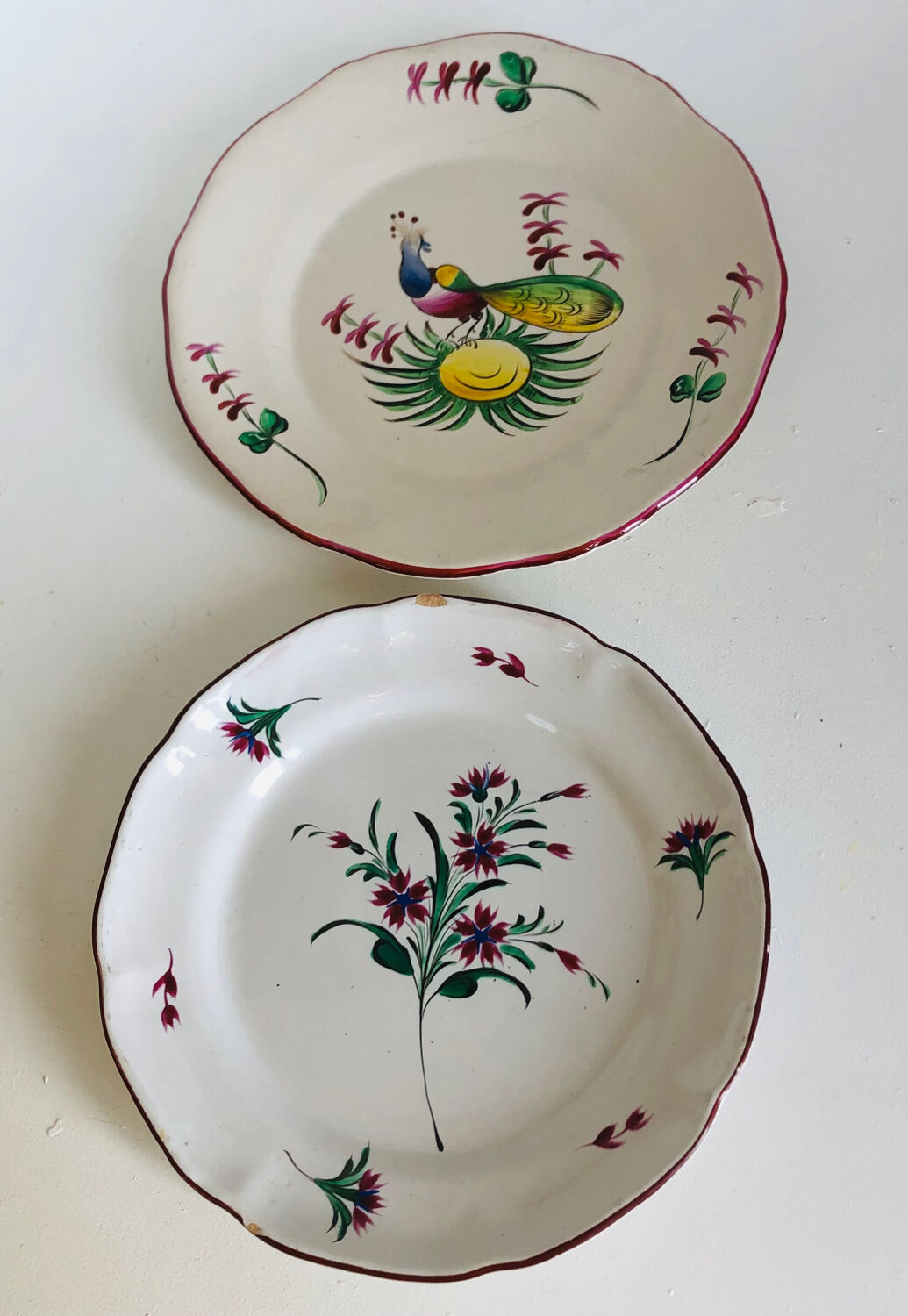 Pair of plates Les Islettes with bouquet and peacock