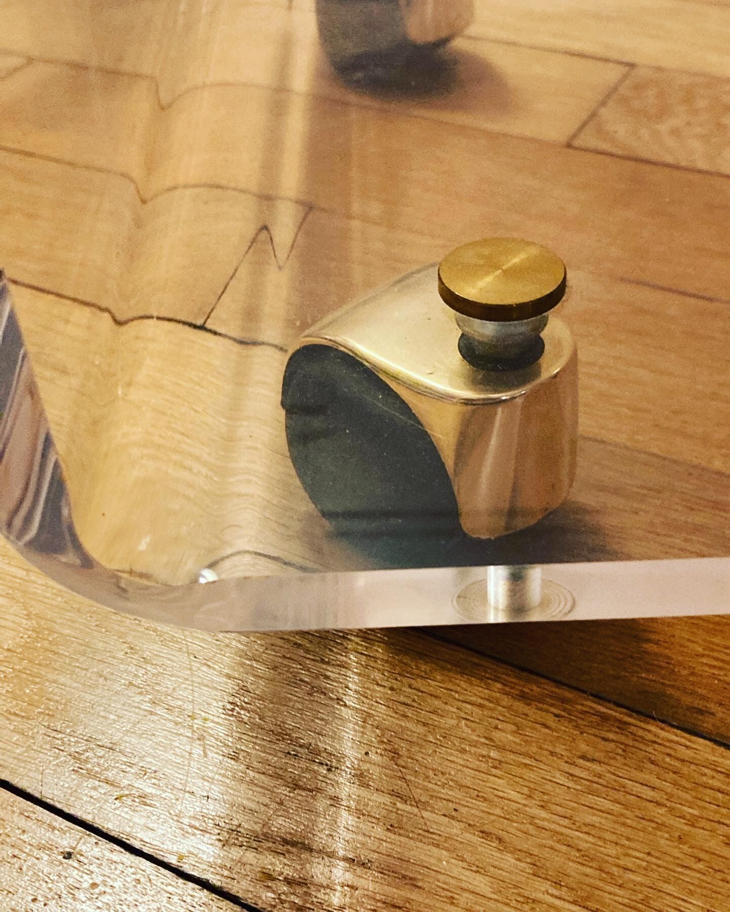 International Marais plexi service