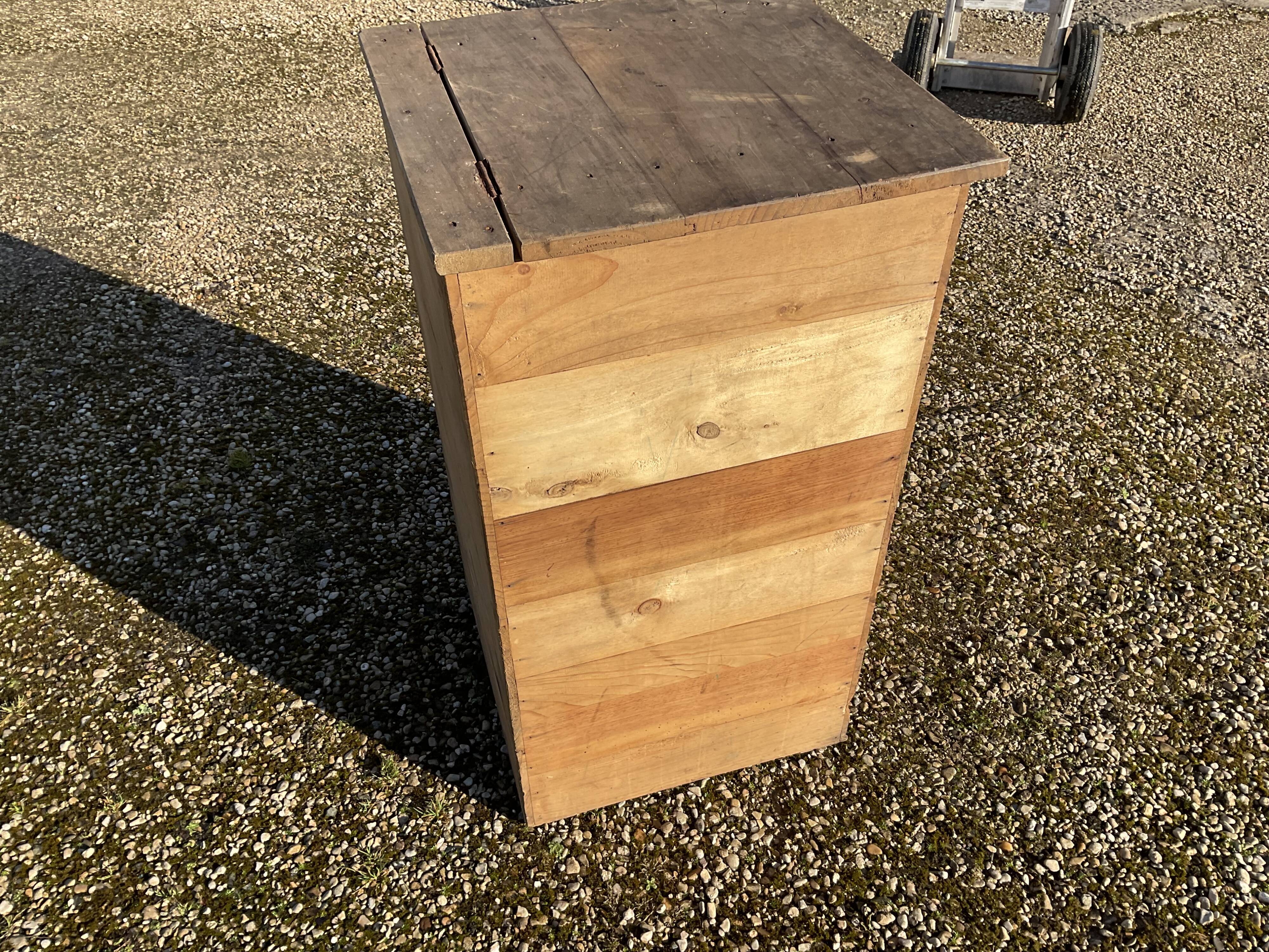 Storage cabinet
