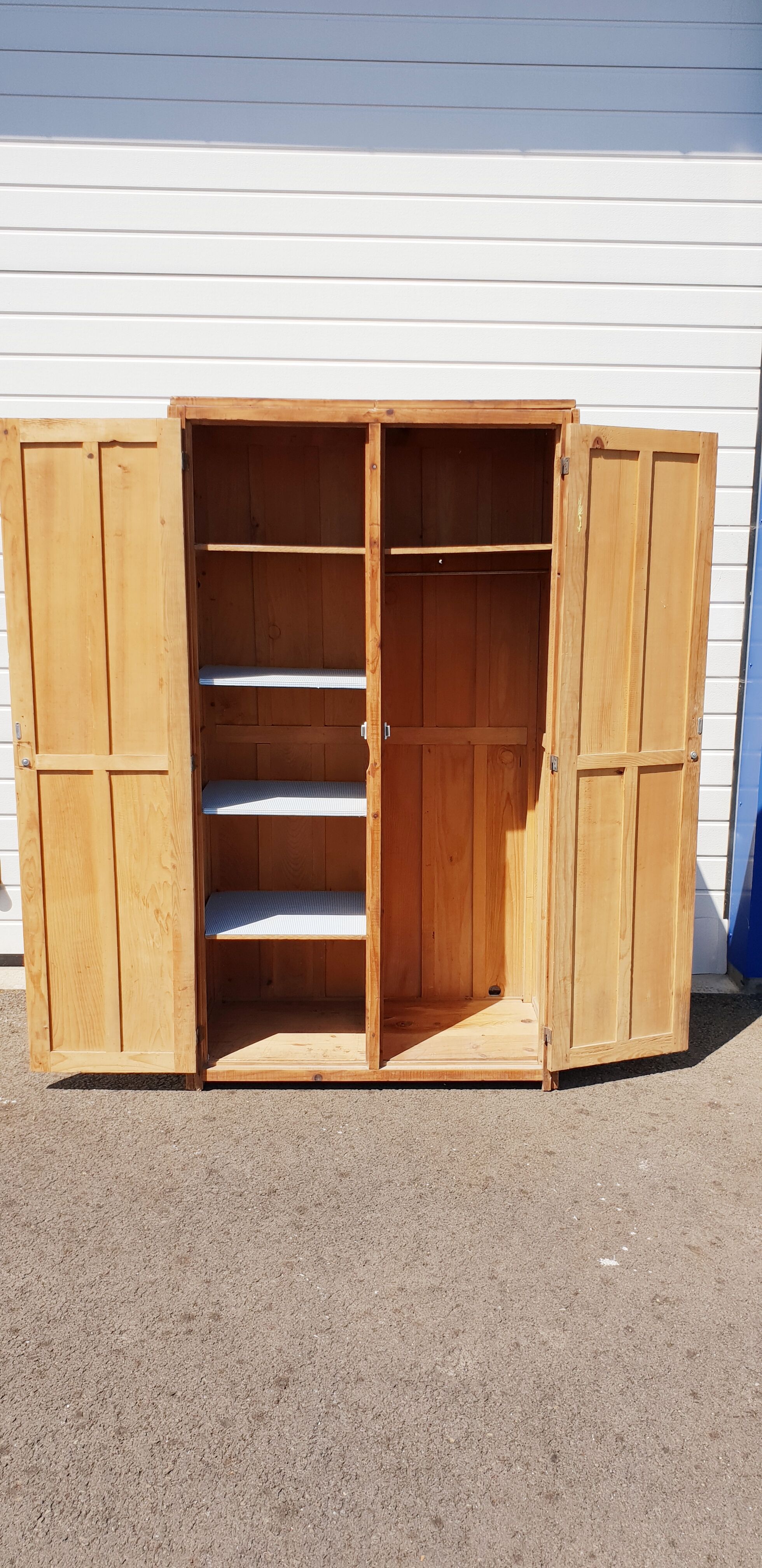 Armoire Parisienne vintage