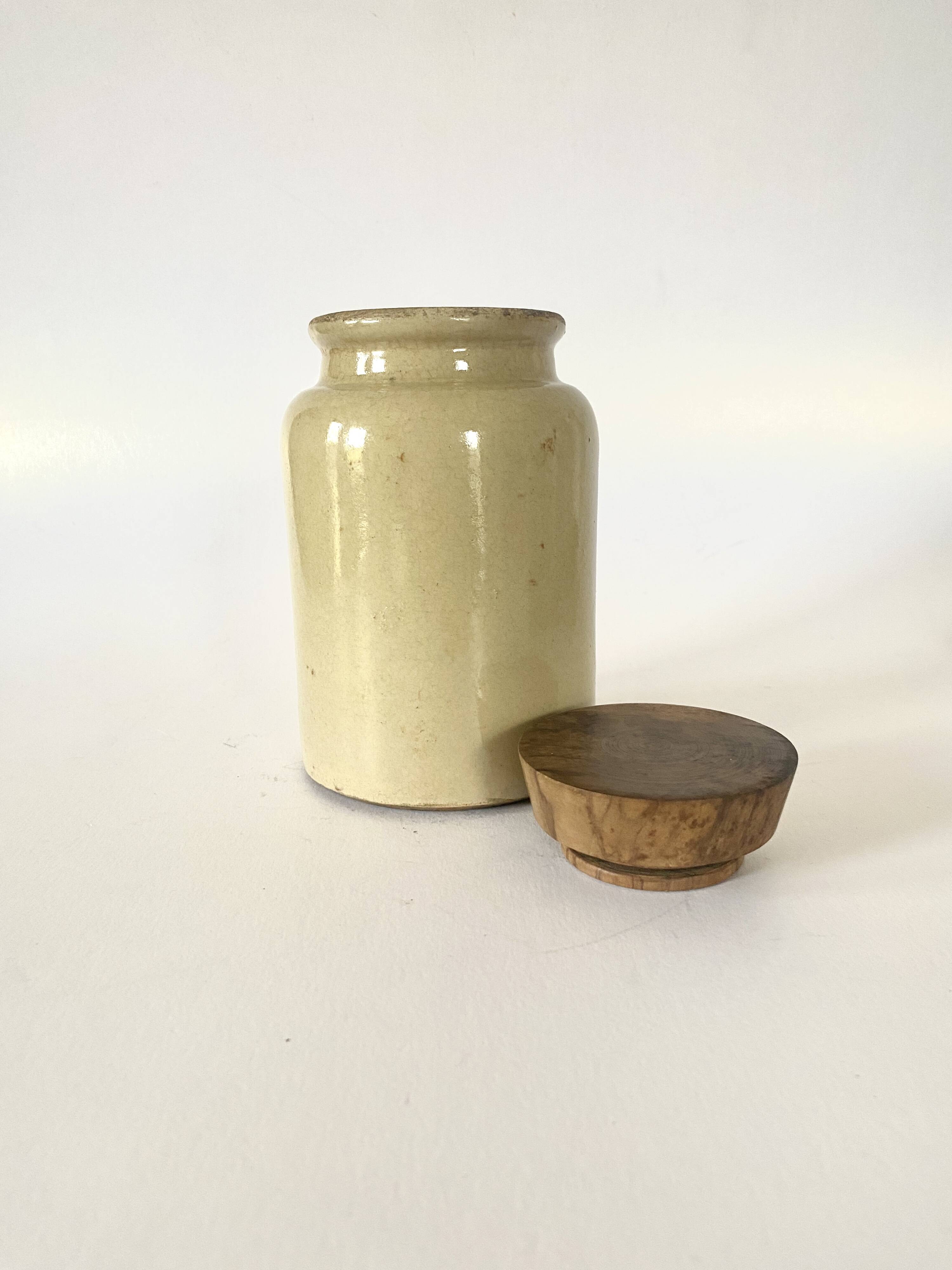 Stoneware grease pot, wooden cap