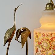 Baladeuse globe vintage en opaline avec motifs