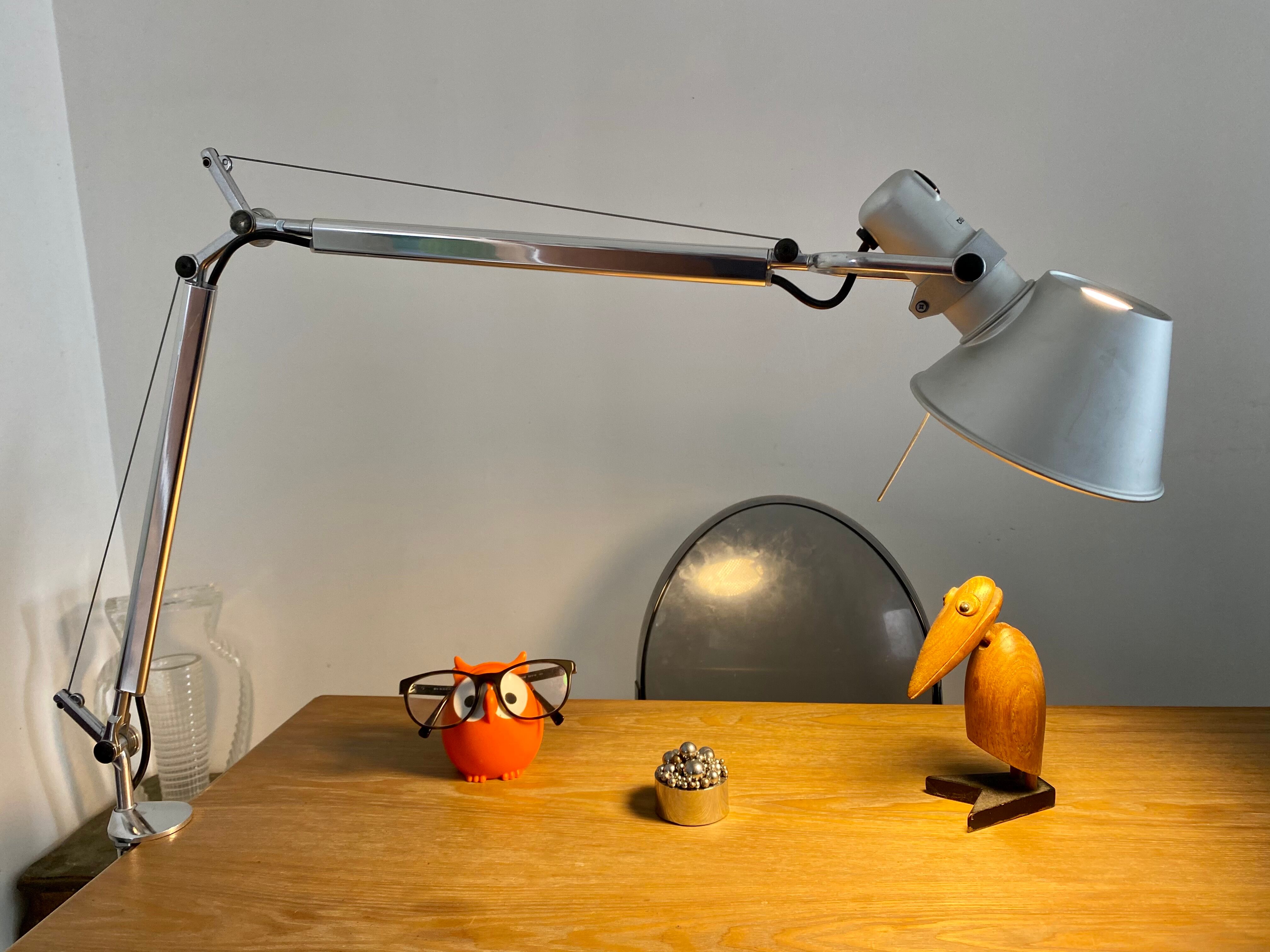 Artemide Tolomeo mini desk lamp on pliers and design Michele De Lucchi - Giancarlo Fassina