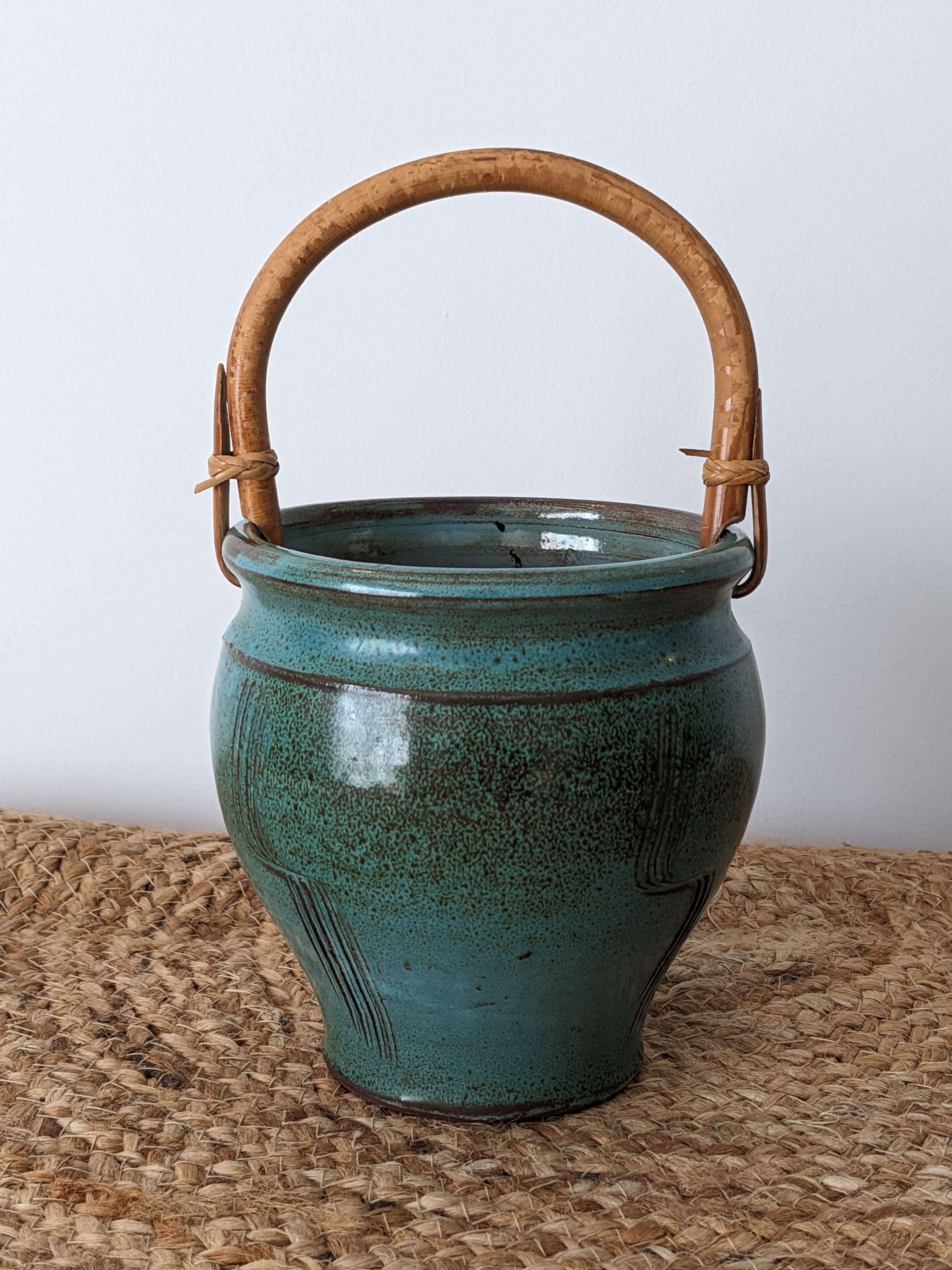 Ceramic pot with rattan handle